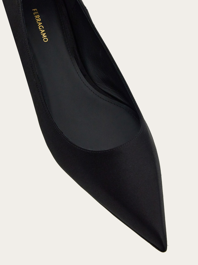Ballet flat with ankle chain 2