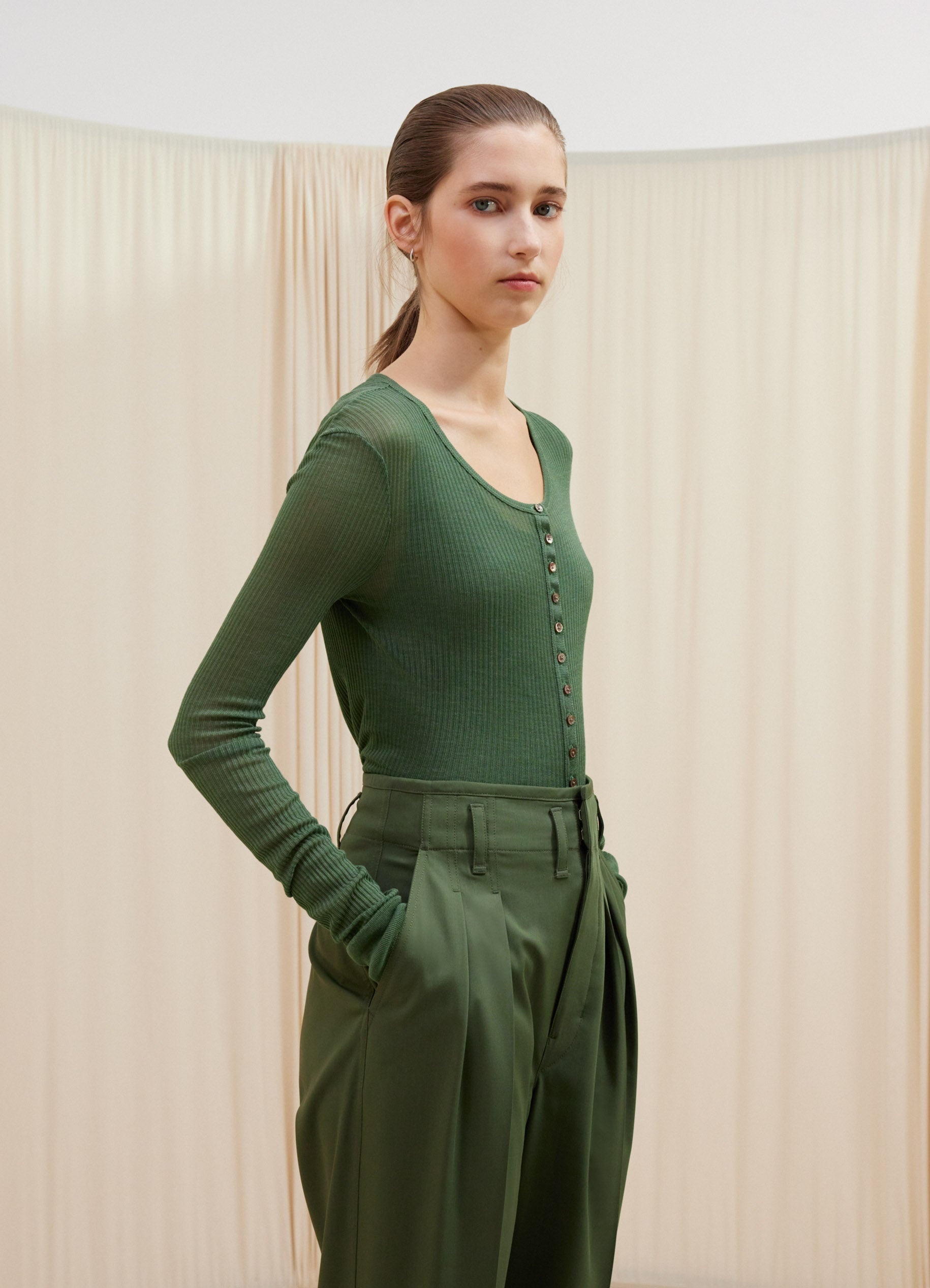 SEAMLESS RIB TOP WITH BUTTONS - 3