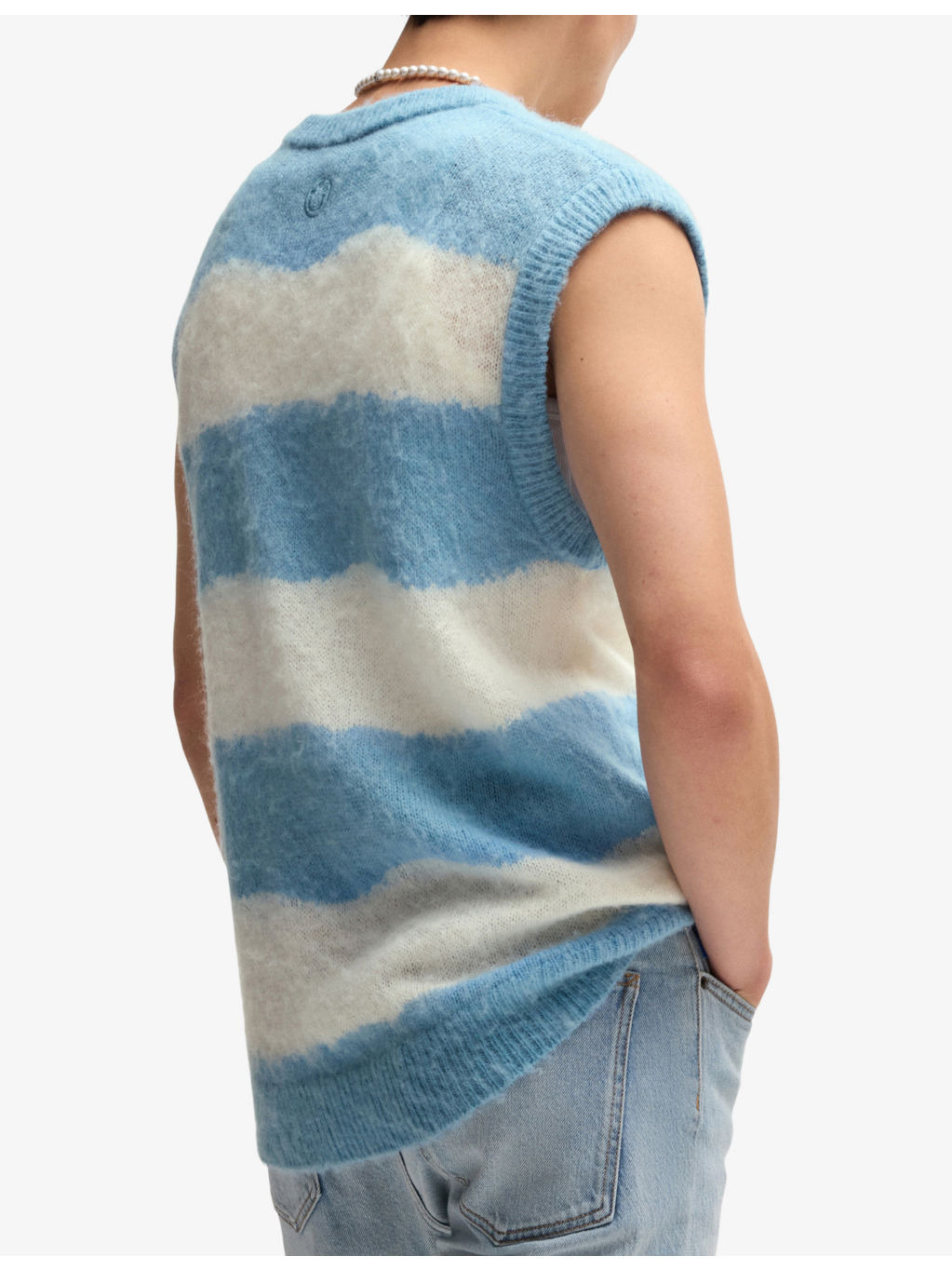Striped V-neck knitted vest - 4