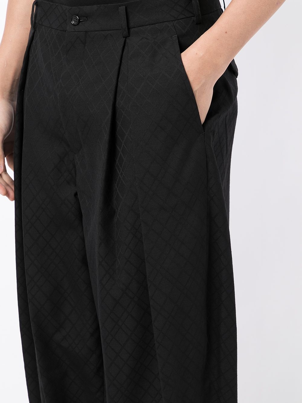 geometric-pattern pleated trousers - 5