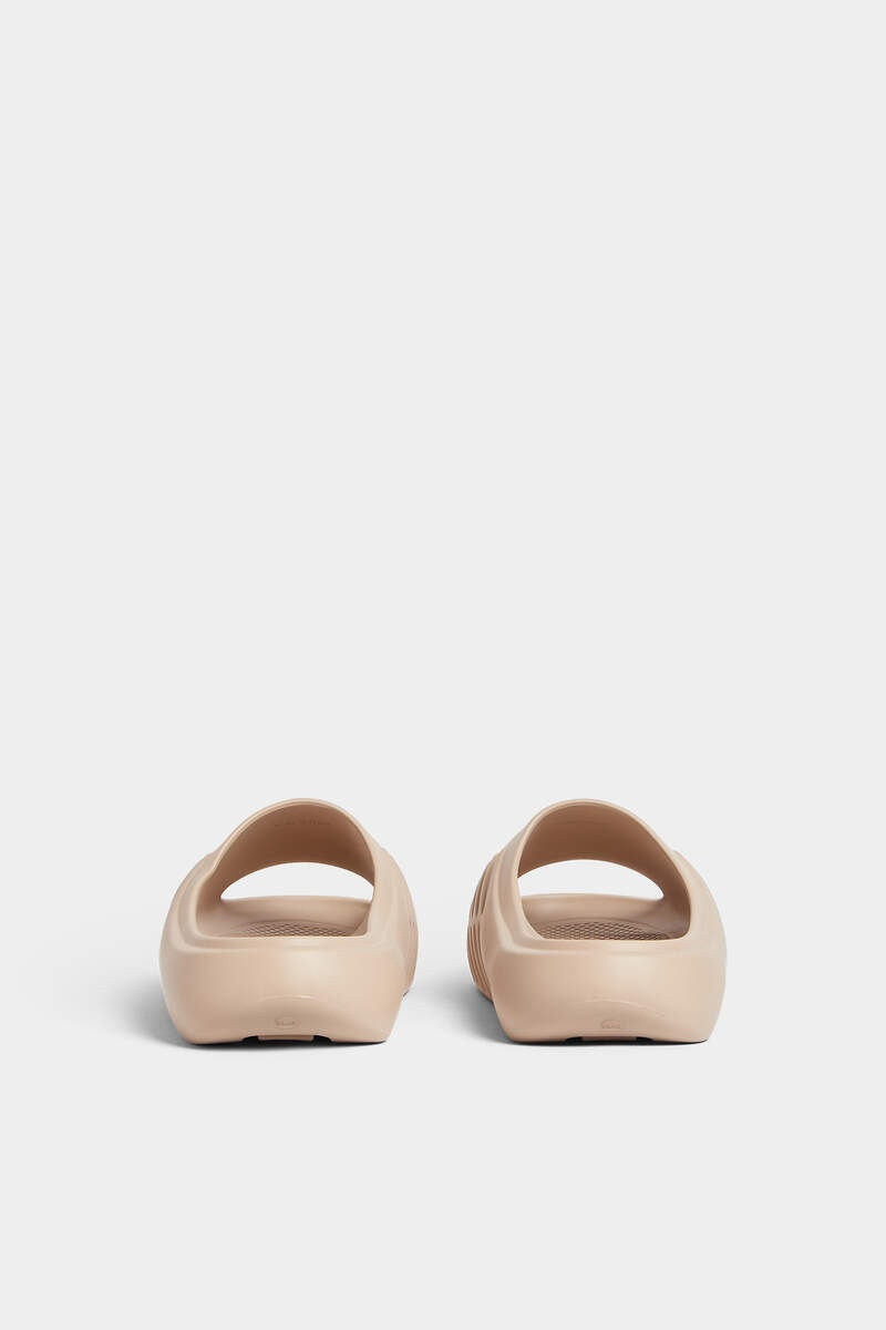 DSQUARED2 CANADIAN LEAF SLIDES outlook