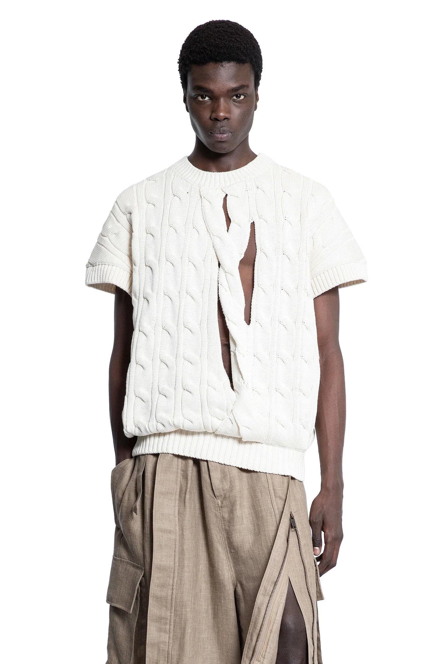 Cut-Out-Cable-Knit-Gilet - 7