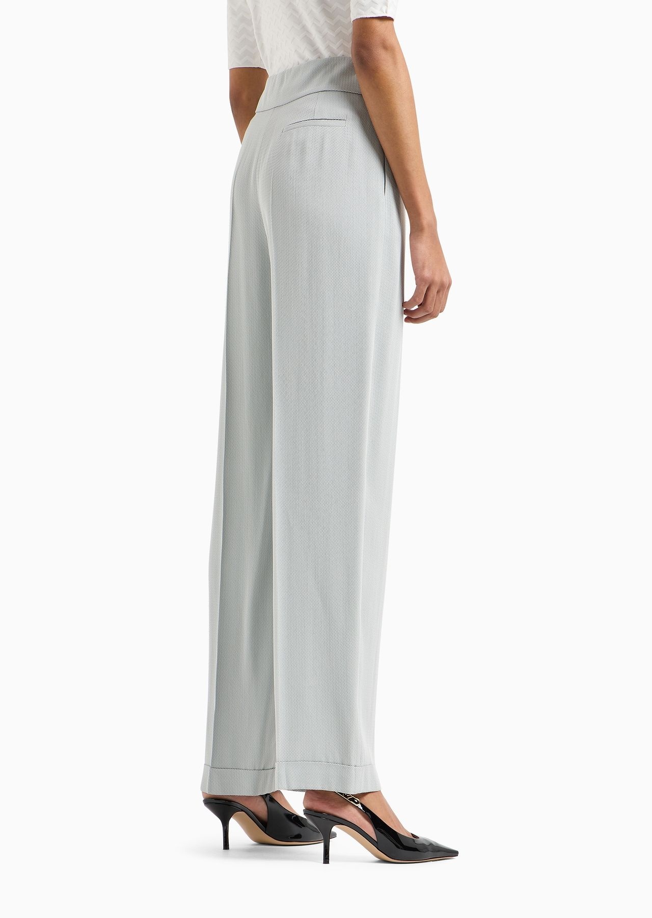 Trousers with turned-up cuffs and a chevron micro pattern - 3