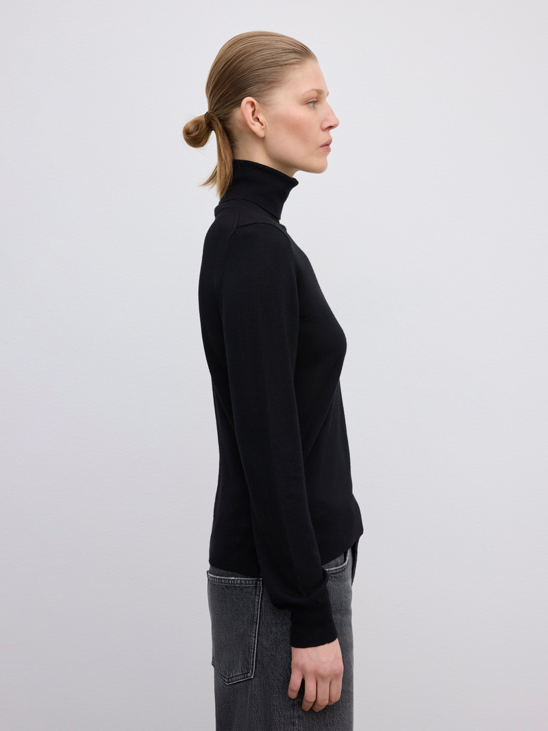 Cashmere Turtleneck 4