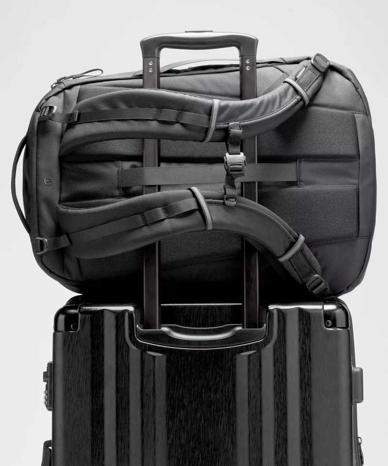 Triple-Zip Backpack 28L *Tech Canvas 6