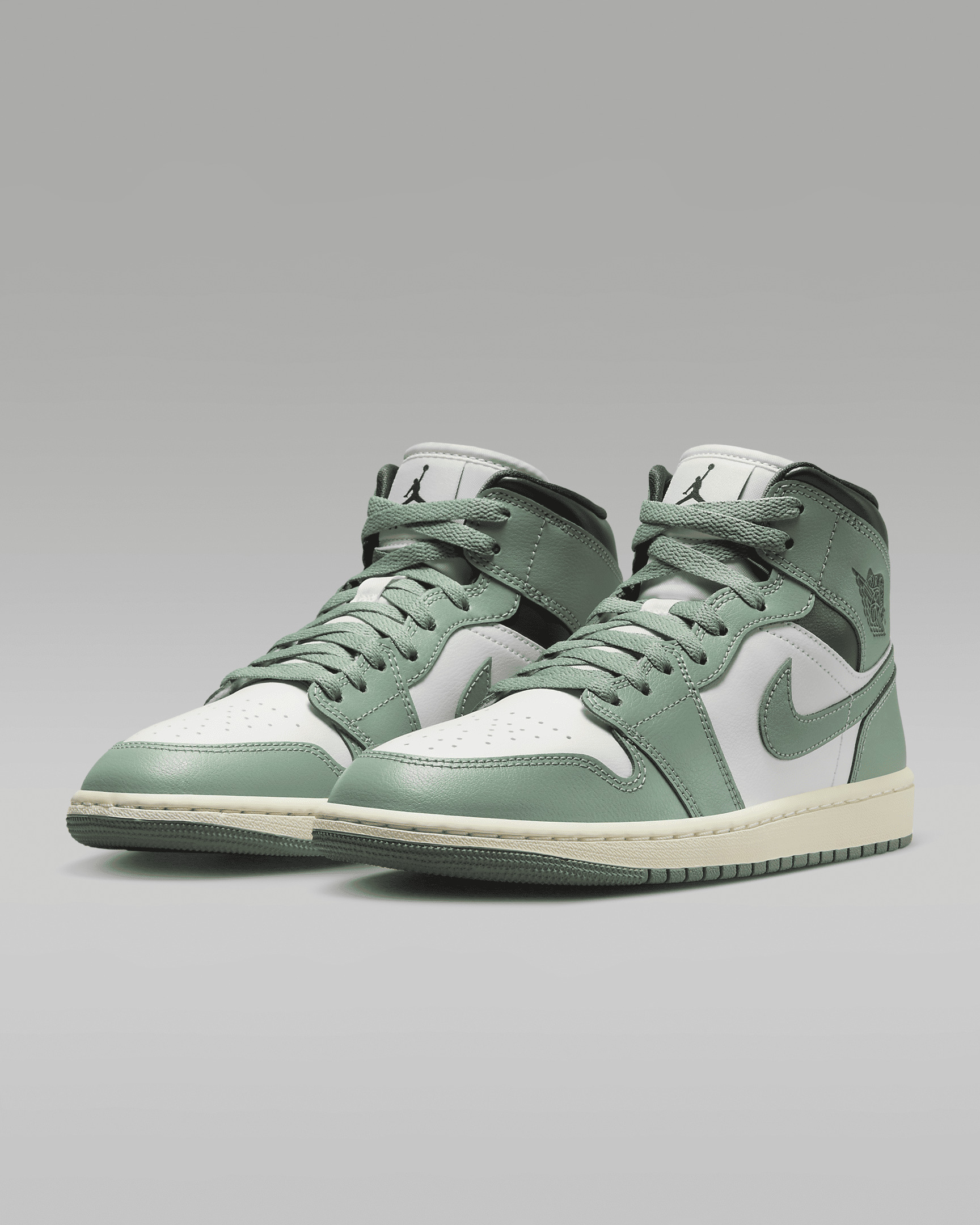Air Jordan 1 Mid Women's Shoes - 5