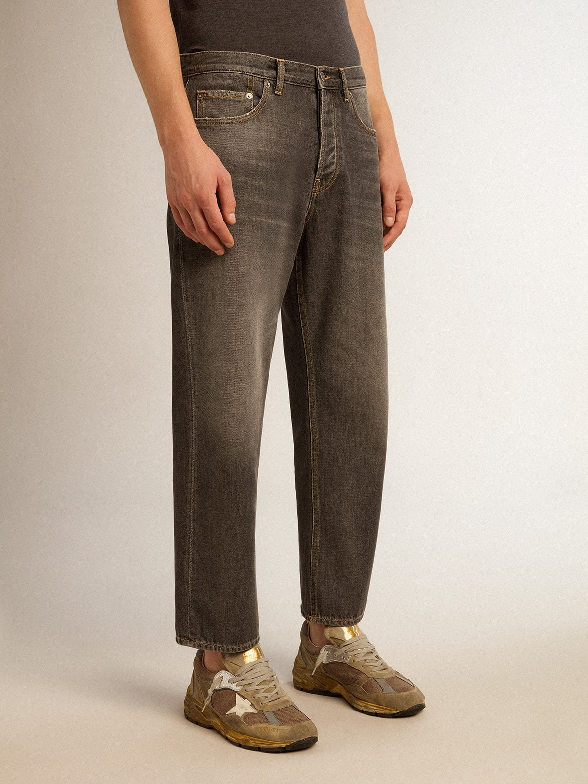 Men’s stonewashed-effect black jeans - 1