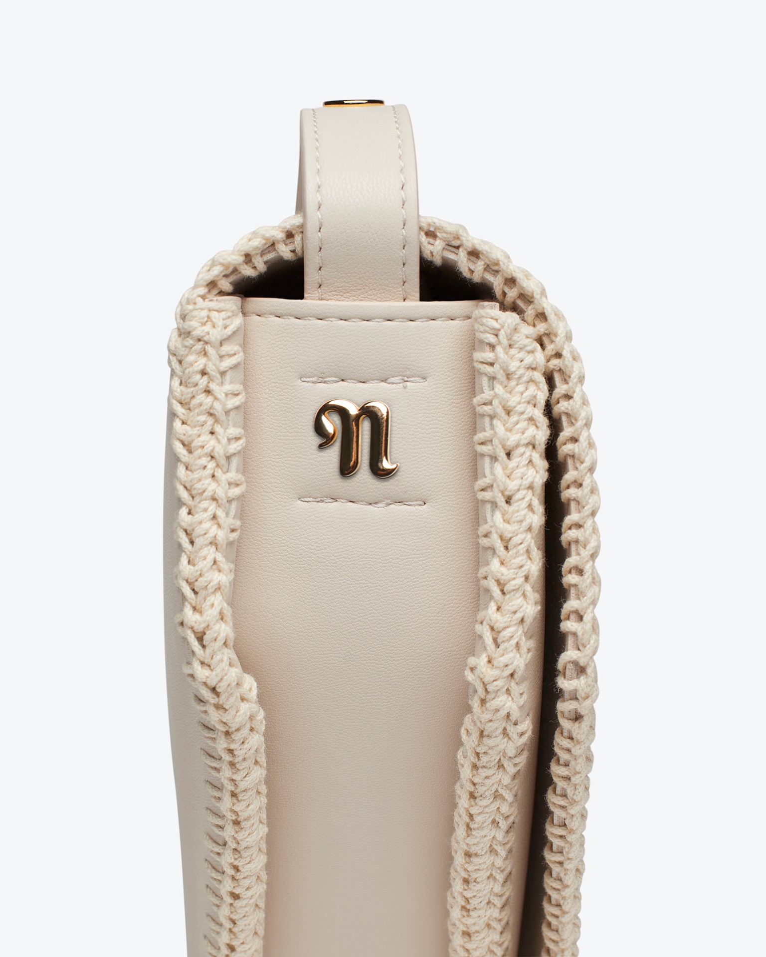 THE TRIANGLE BAG MEDIUM - Alt-nappa shoulder bag - Off-white/creme - 6
