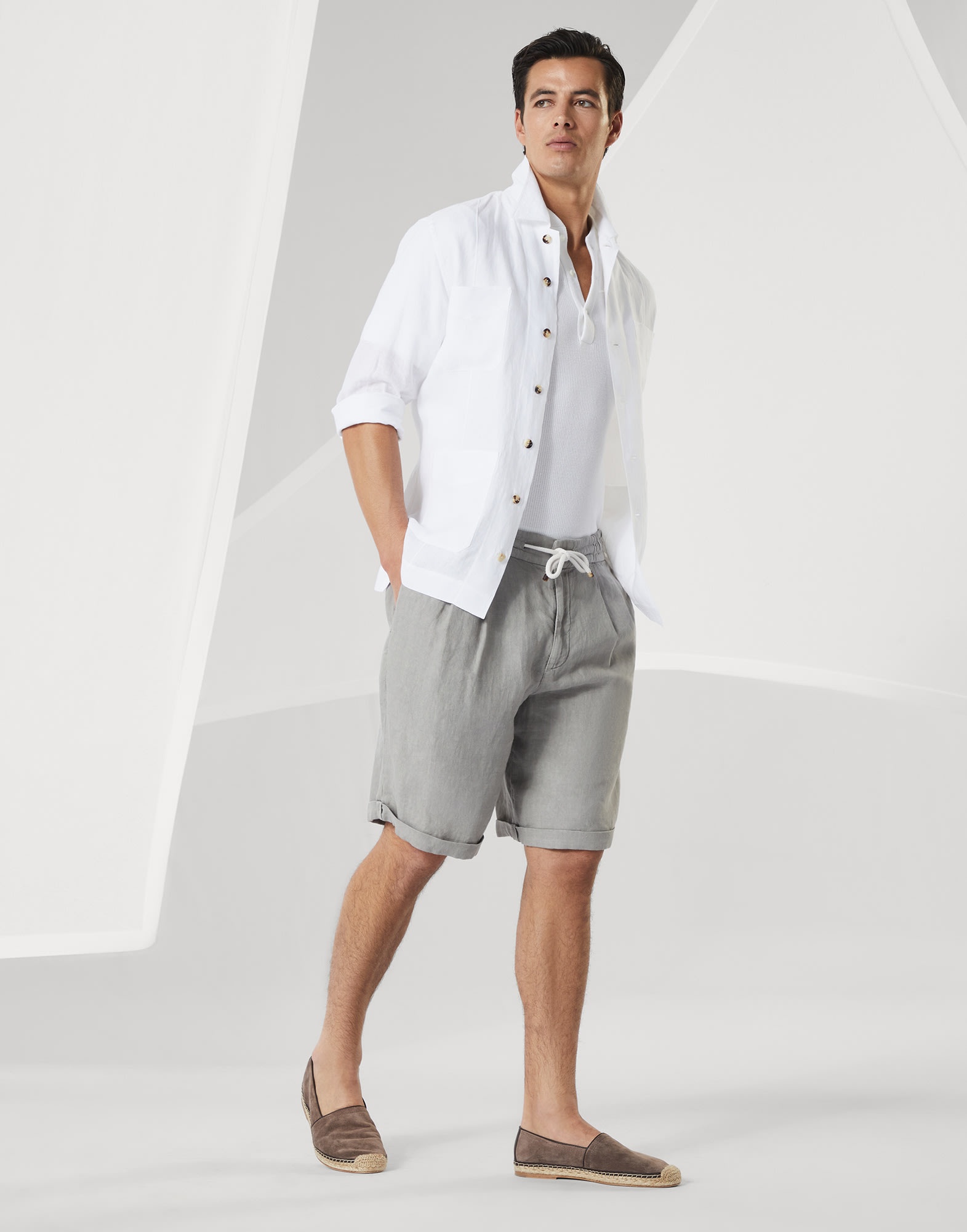 Garment-dyed Bermuda shorts in linen gabardine with drawstring and pleat - 4