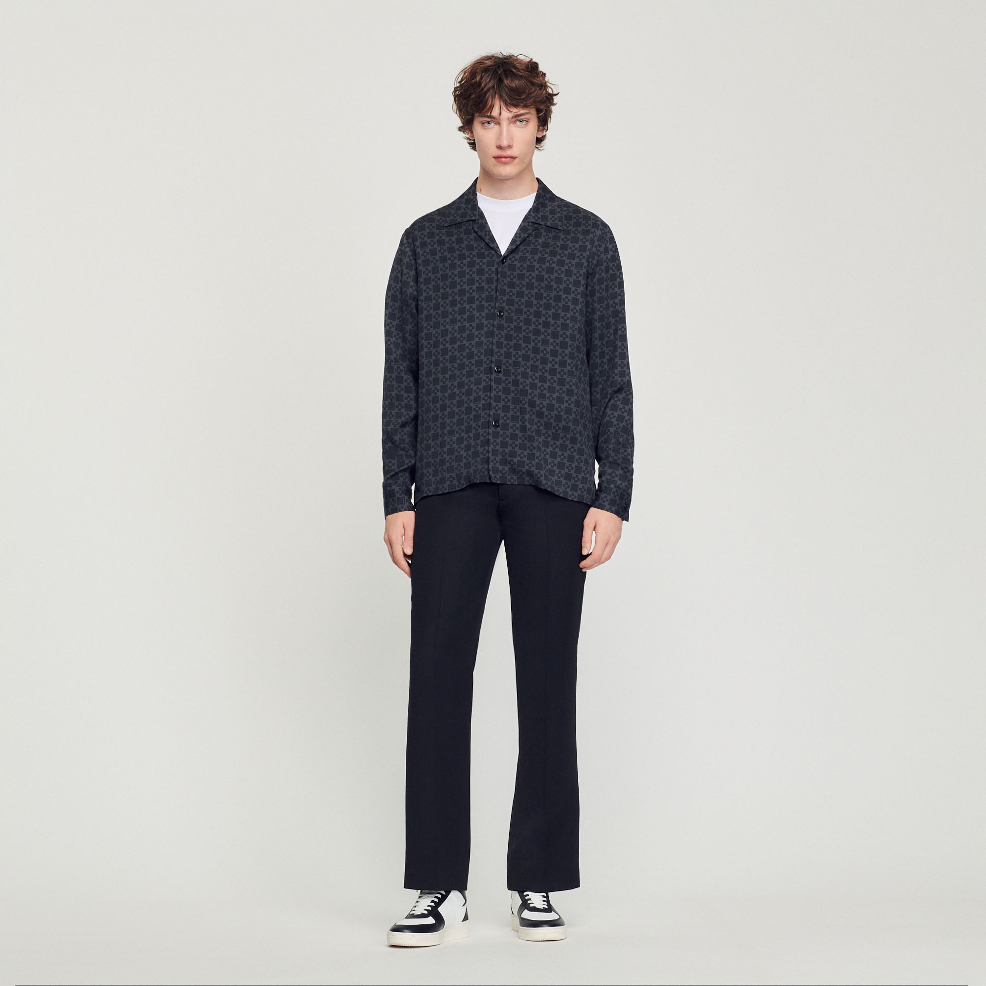 Flowing shirt with spread collar - 3