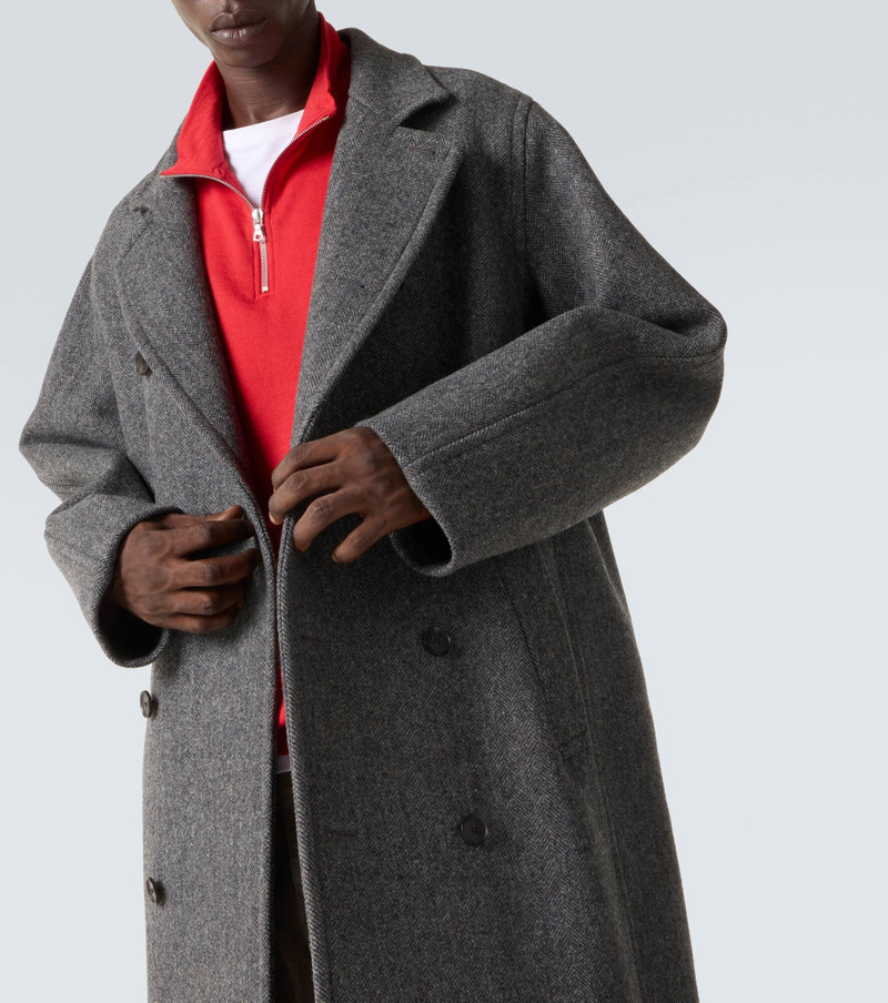 Double-breasted wool coat 5
