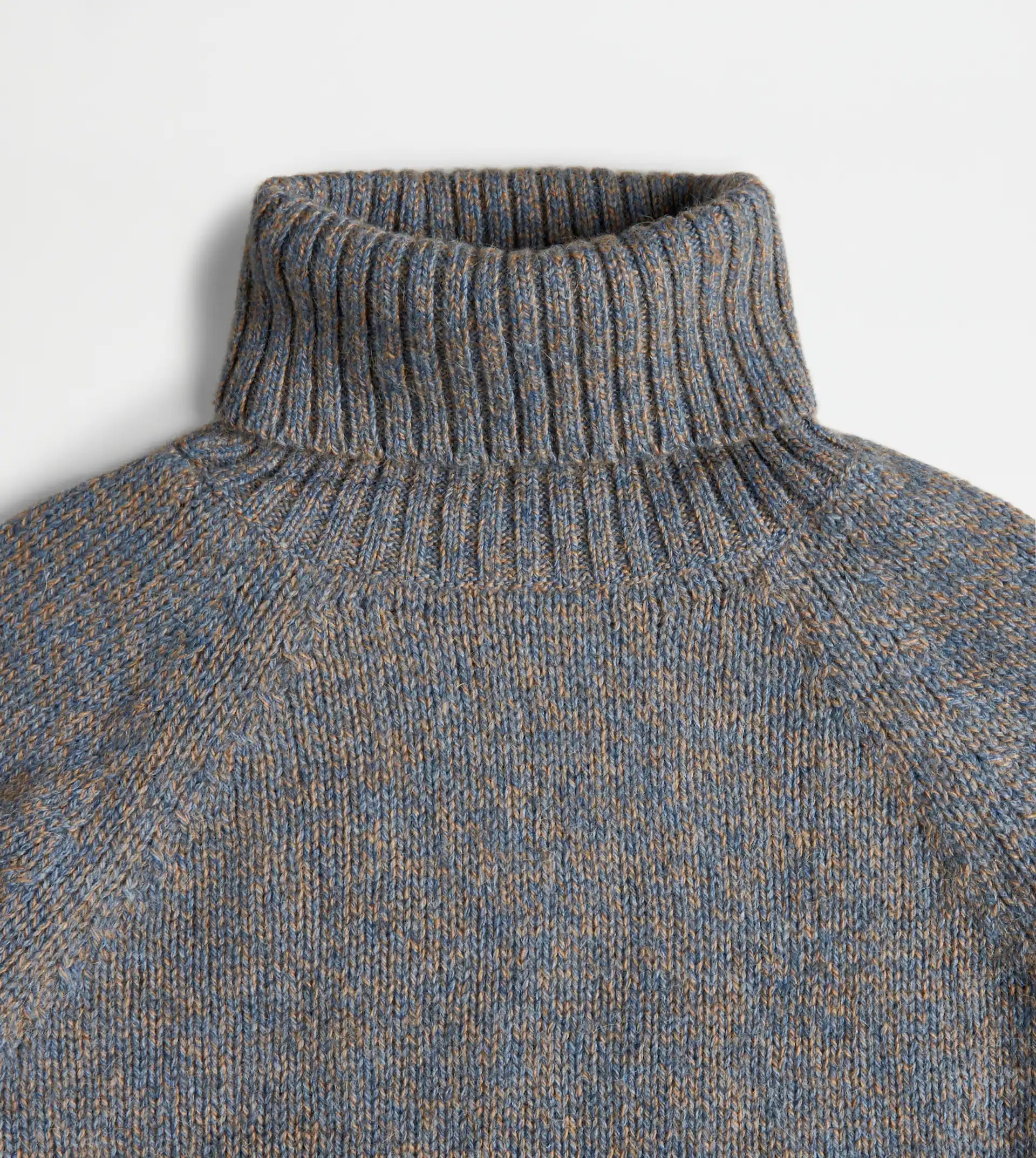 TURTLENECK IN CAMEL WOOL - LIGHT BLUE - 3