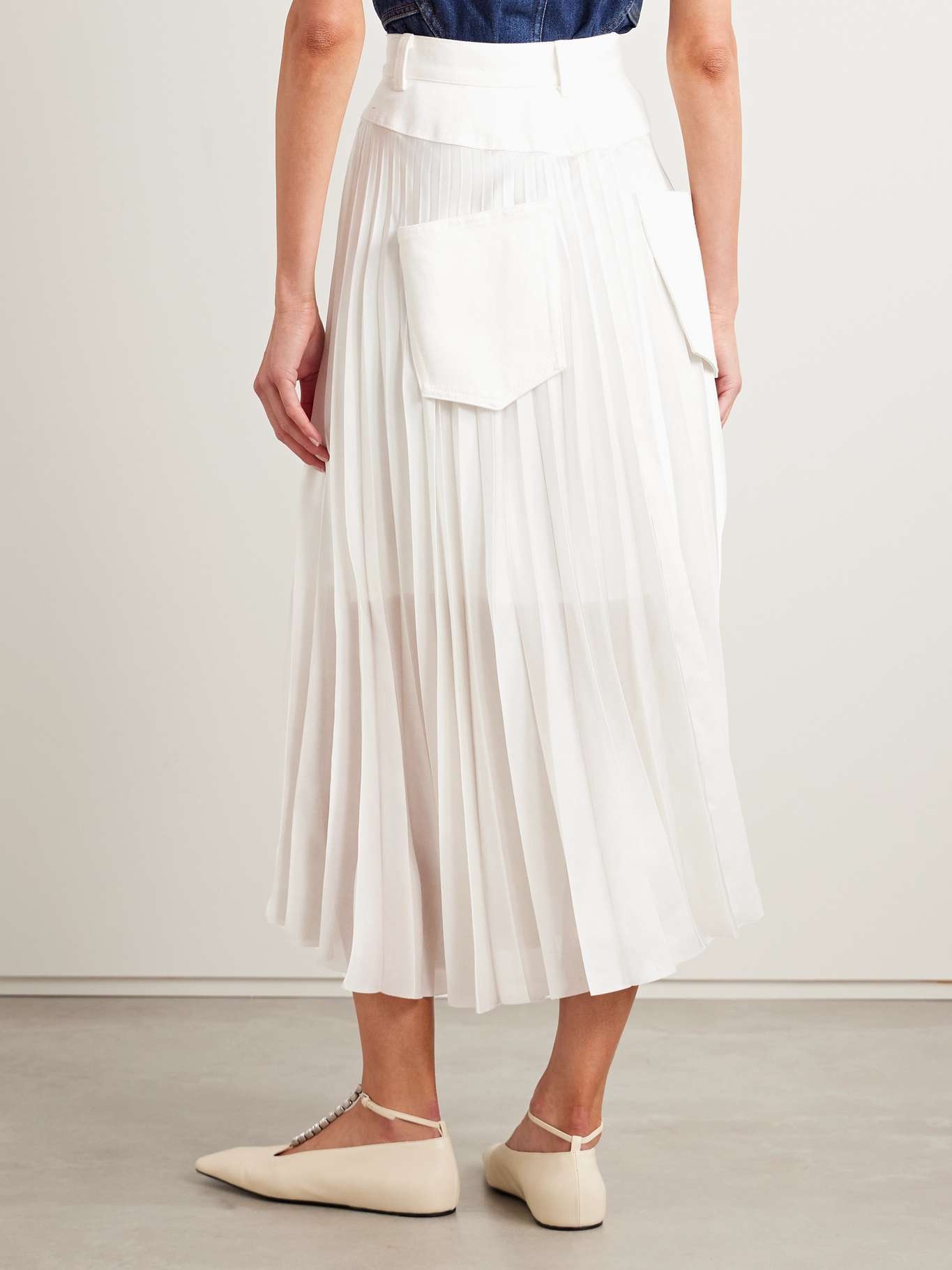 Belted denim-trimmed pleated satin midi wrap skirt Off-white - 4