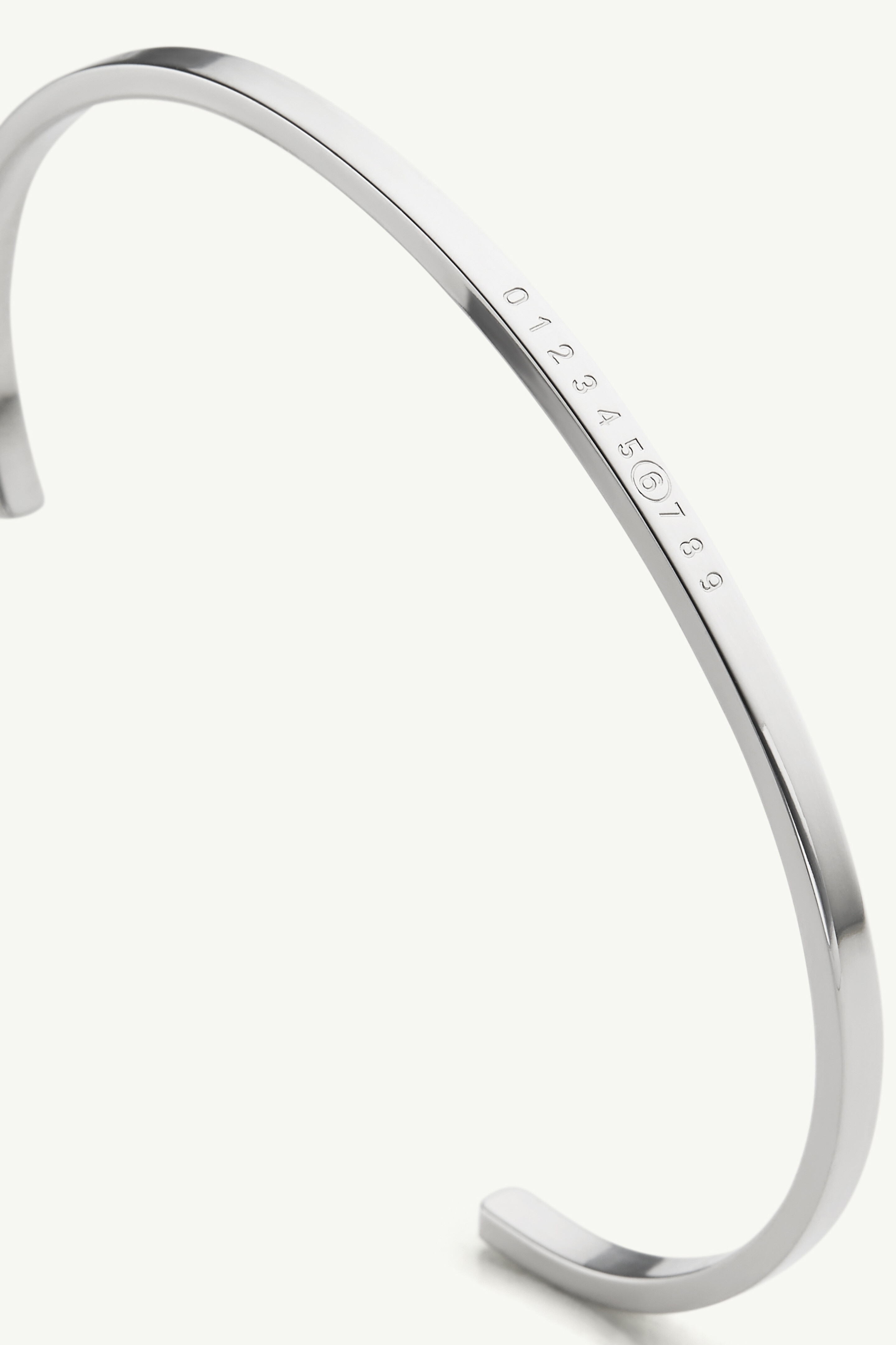 ブレスレット MM6 Maison Margiela Numeric Minimal Signature Cuff Bracelet MM6 Maison Margiela Numeric Minimal Signature Cuff Bracelet