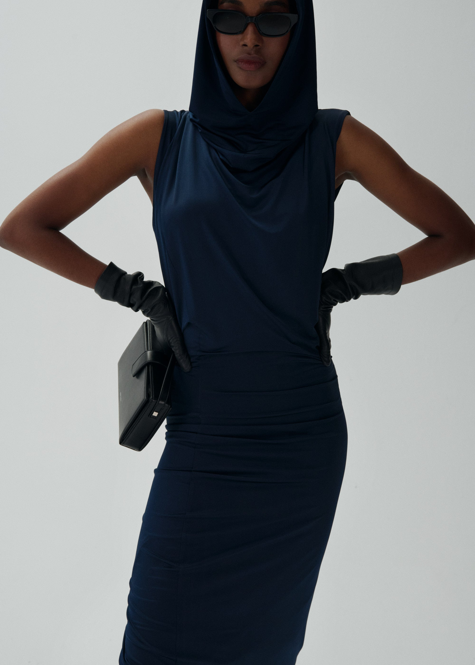 Sleeveless hooded midi dress in navy - 4