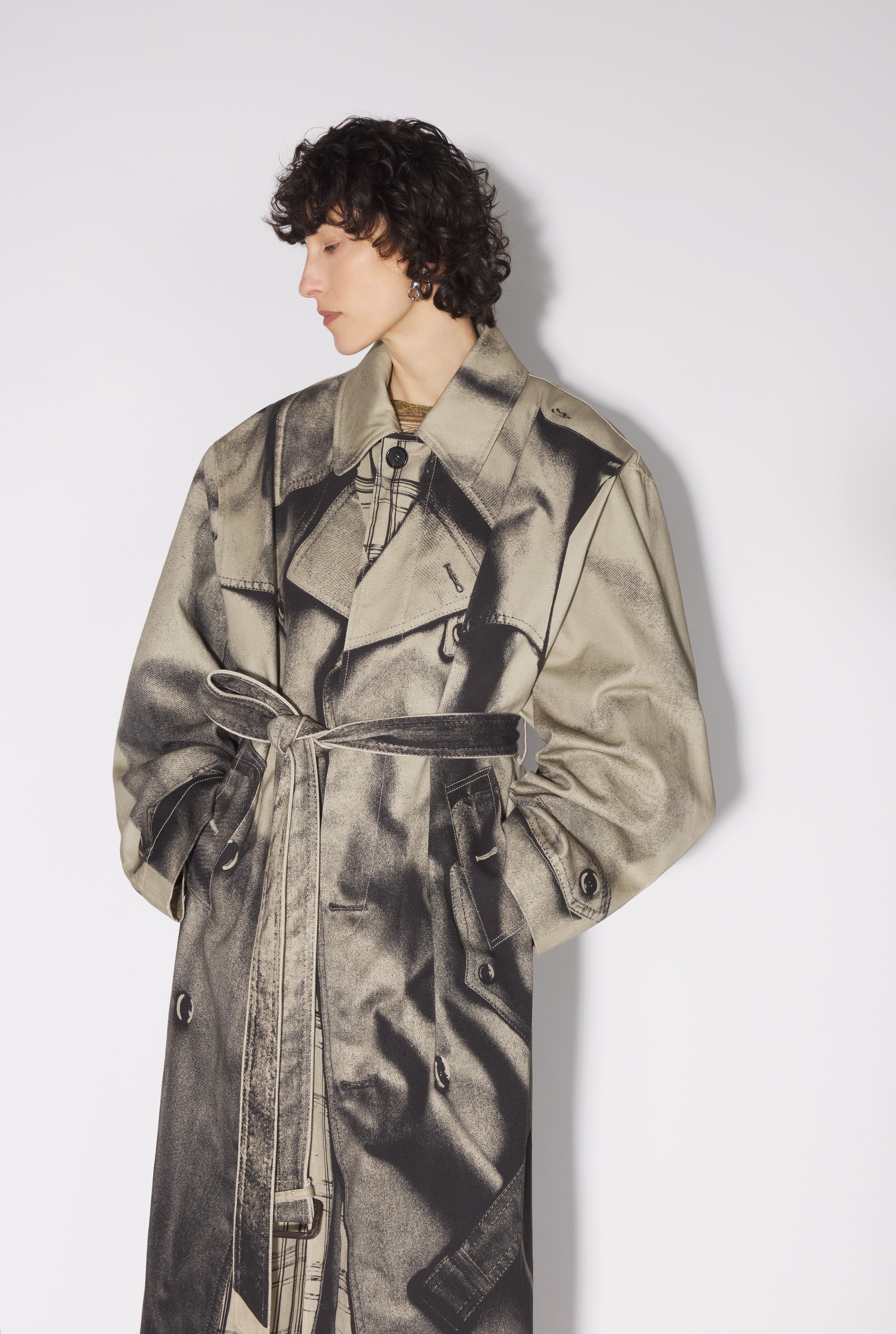 THE TROMPE-L'ŒIL TRENCH COAT - 4