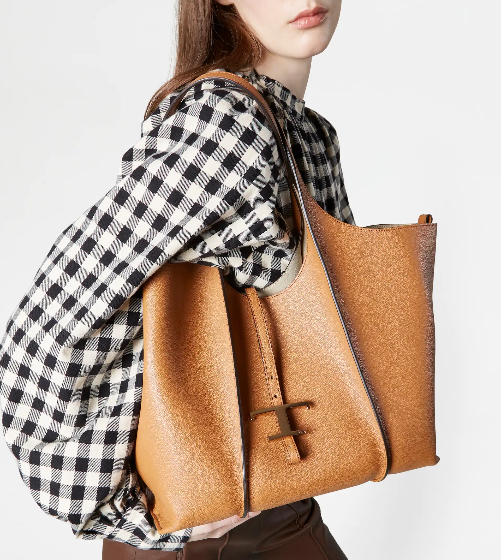T TIMELESS SHOPPING BAG IN LEATHER MEDIUM - BROWN - 2