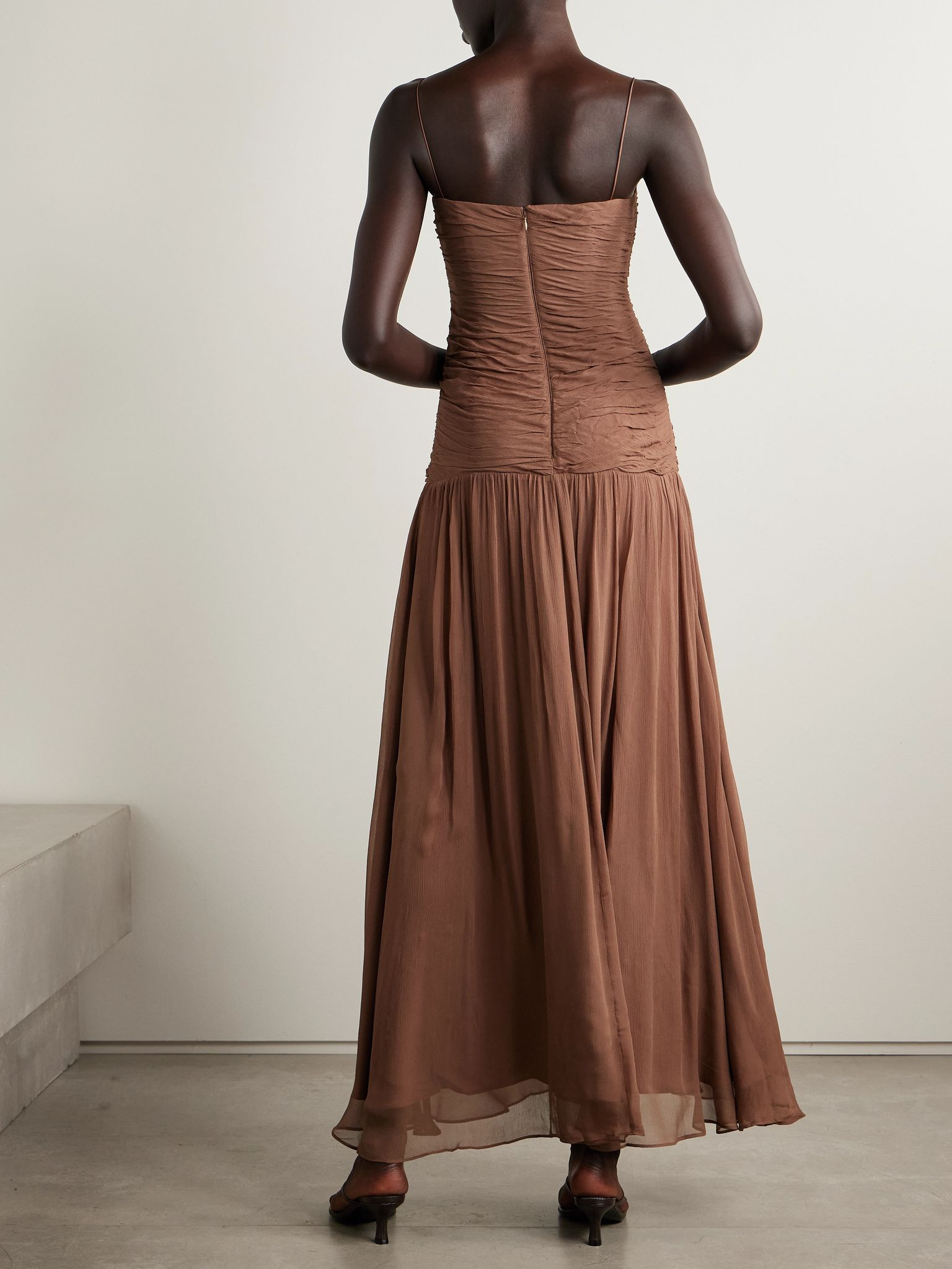 Dalton ruched gathered crepon maxi dress Light brown - 3