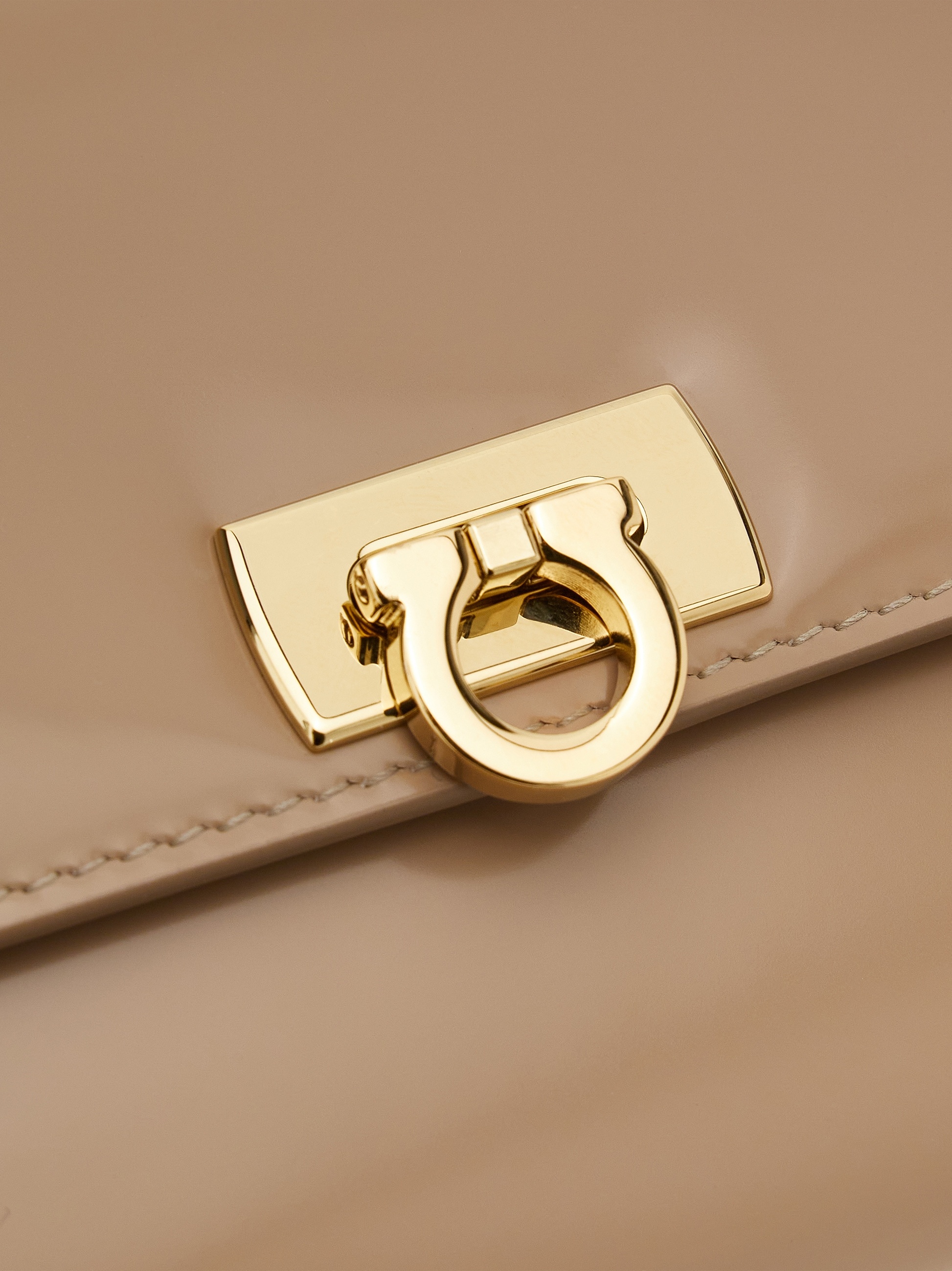 Continental wallet with Gancini clasp - 5