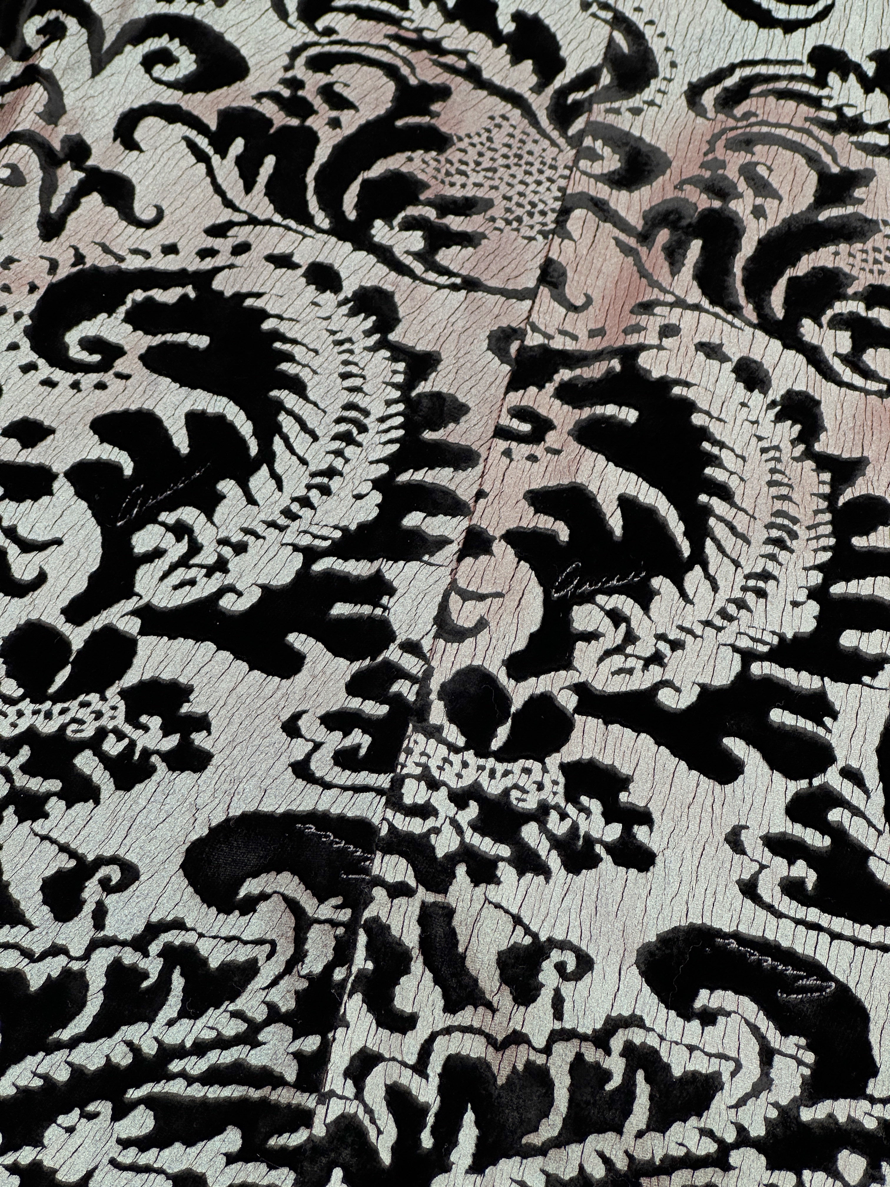 STATEMENT Gucci Spring 2000 Tom Ford Runway Men’s Damask Iridescent Floral Velvet Tuxedo Blazer Jack - 17