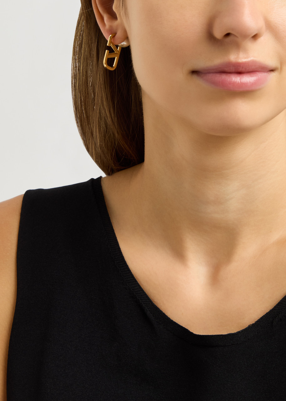 VLogo faux pearl-embellished hoop earrings - 2