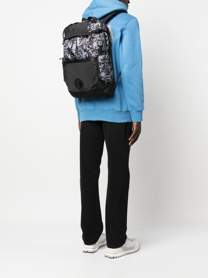 VERSACE JEANS COUTURE baroque 로고 인쇄 배낭 outlook