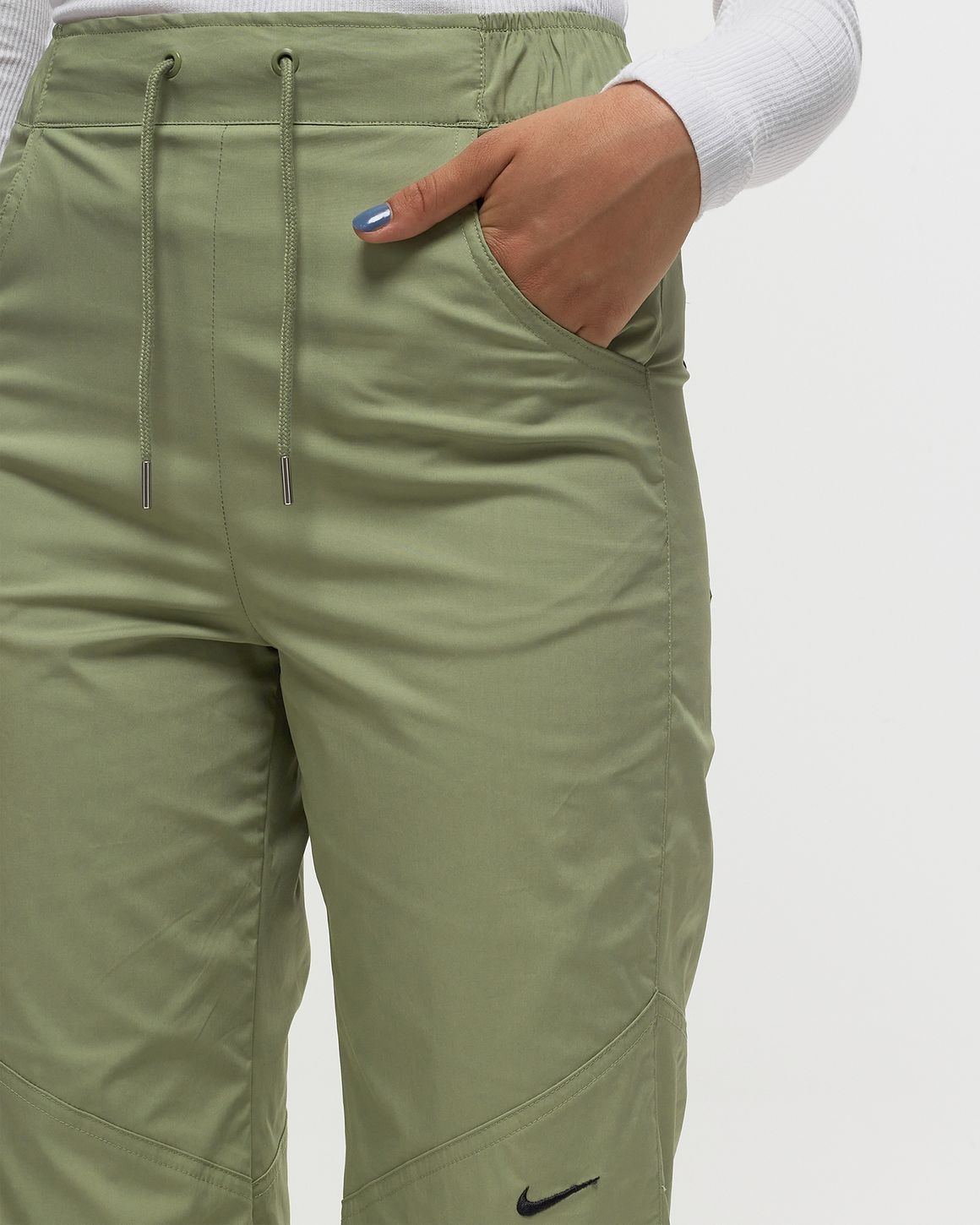 W Sportswear Essentials Woven High-Rise Trousers - 3