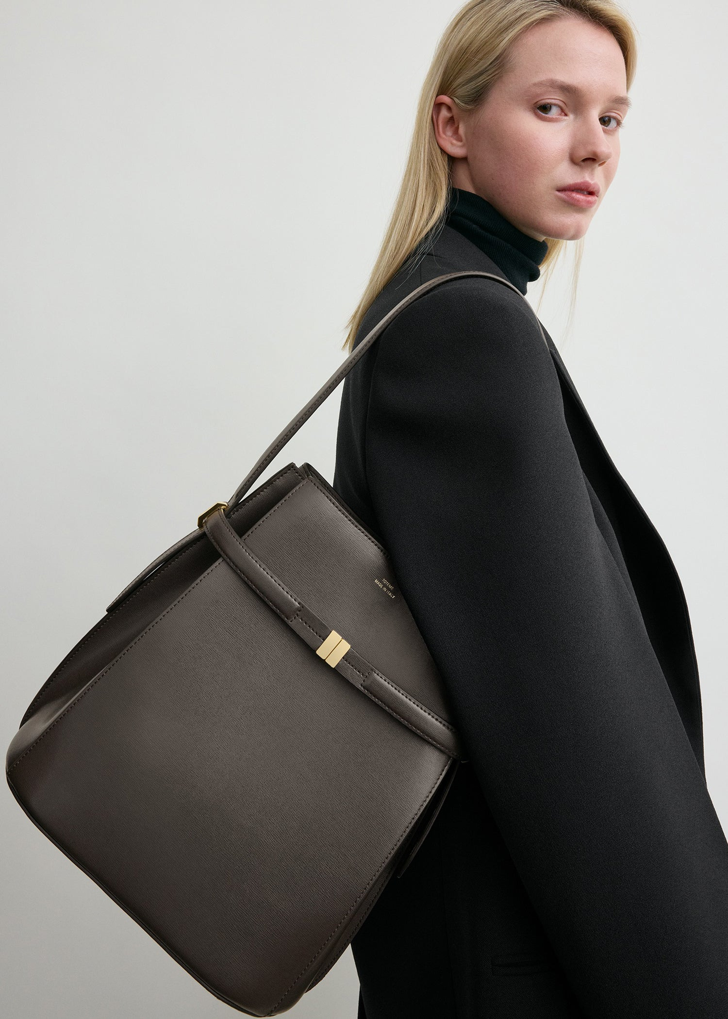 Belted leather bucket bag bark - 3