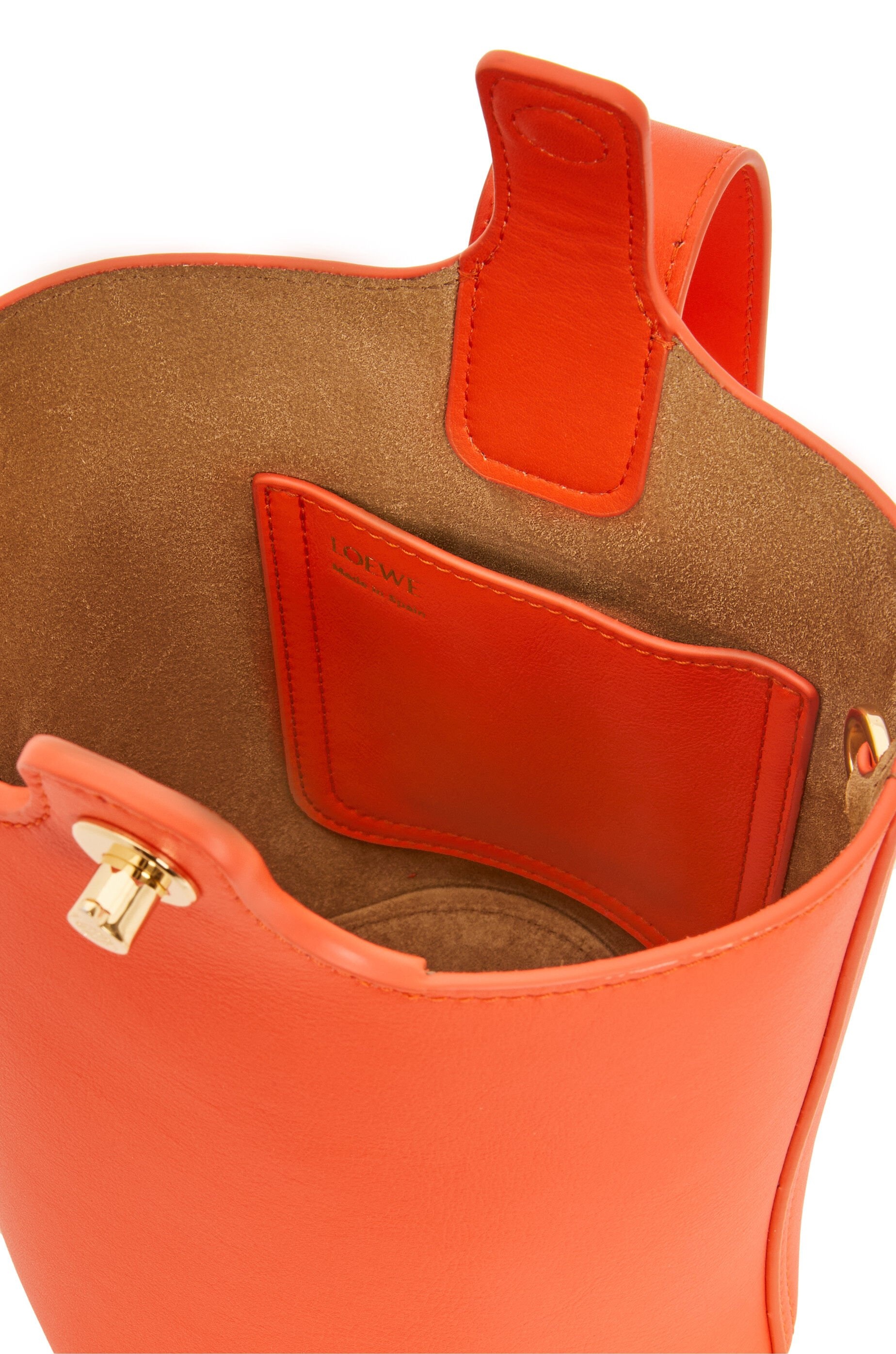 Mini Pebble Bucket bag in mellow calfskin - 7