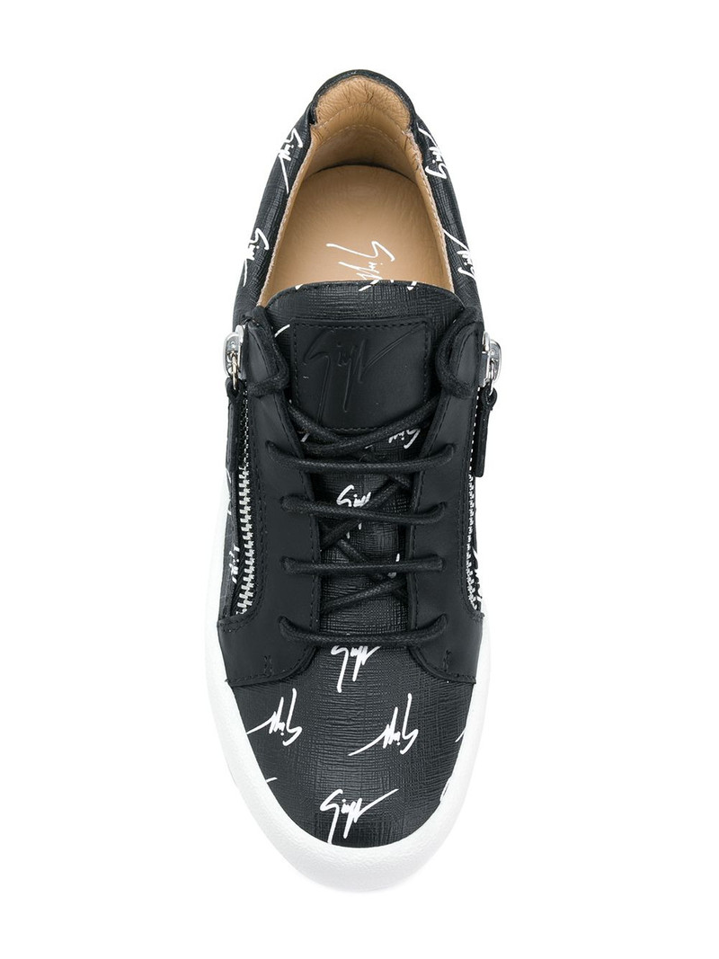 Nicki signature sneakers 4