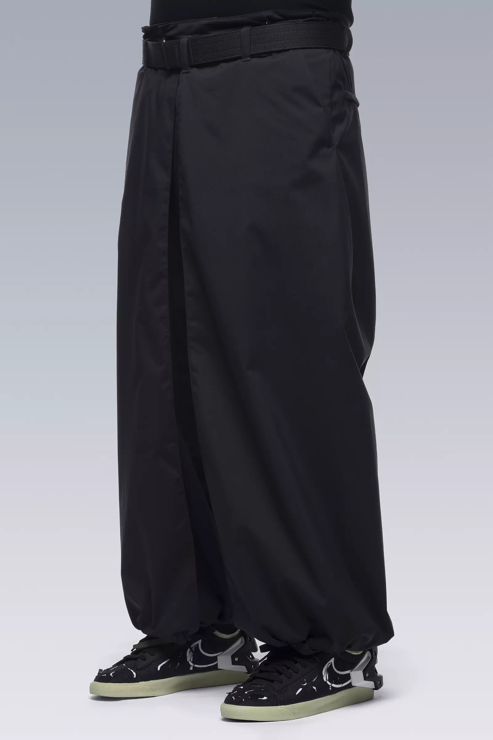 P54-E Encapsulated Nylon Pleated Trouser Black - 15