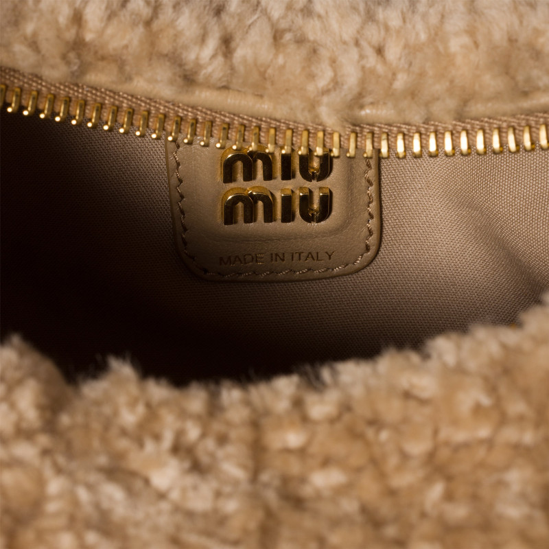 Wander shearling bag 4