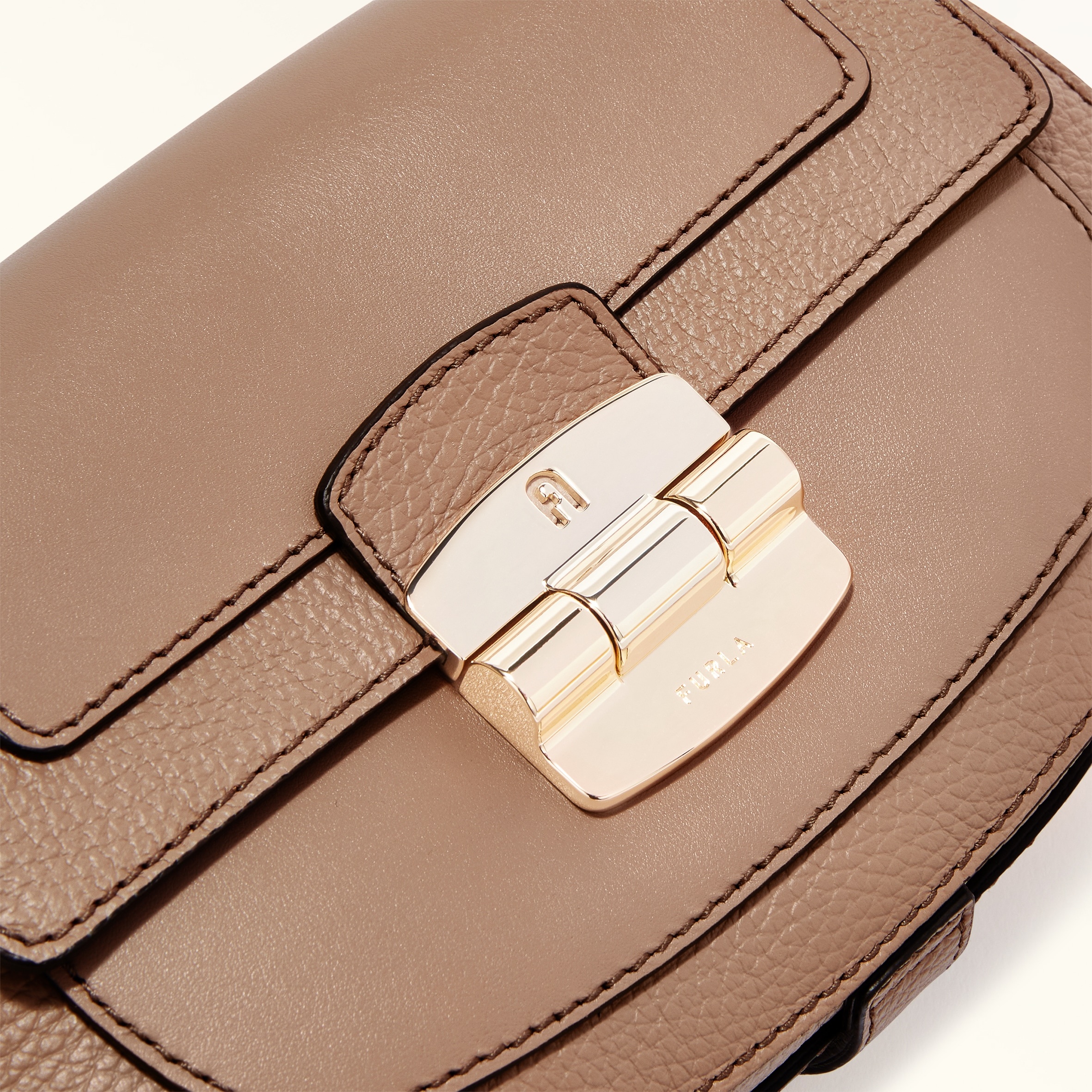 Furla Club 2 - 4
