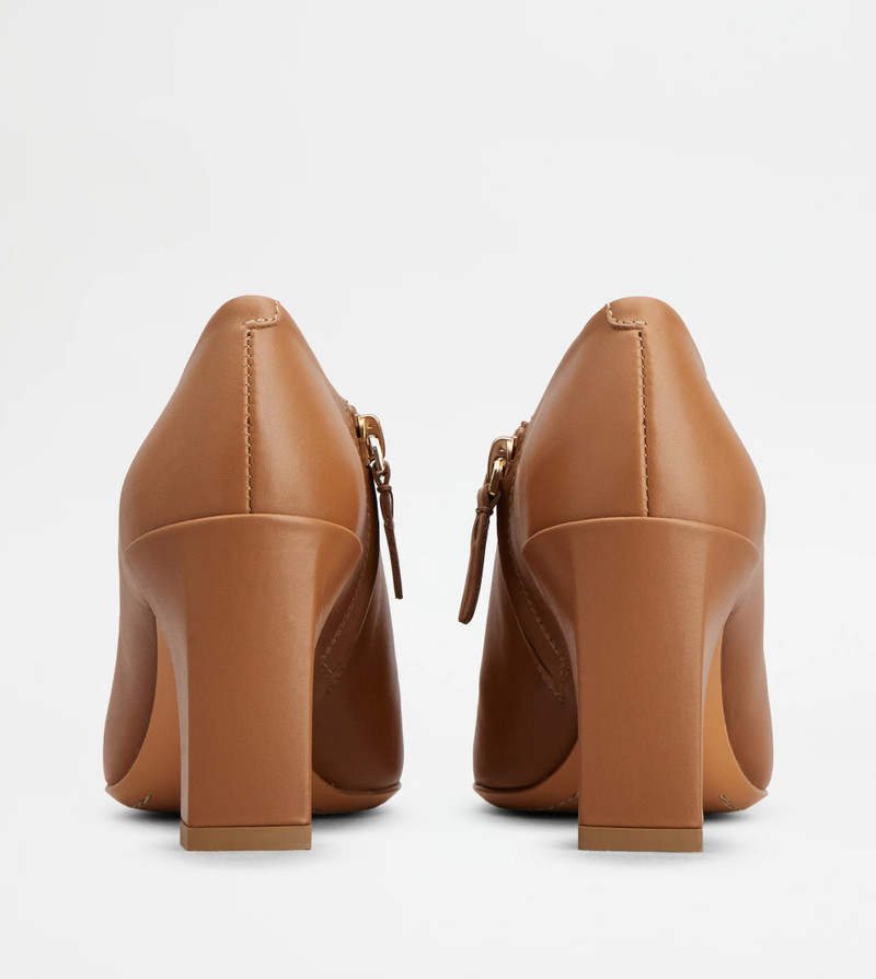 Tod's ANKLE BOOTS IN LEATHER - BROWN outlook