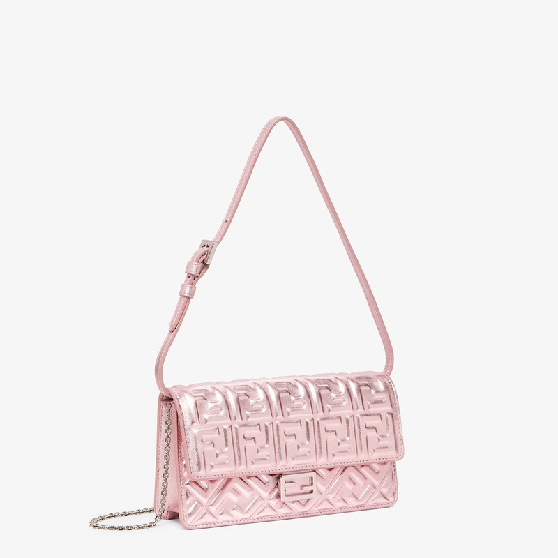 FENDI Wallet On Chain Baguette outlook