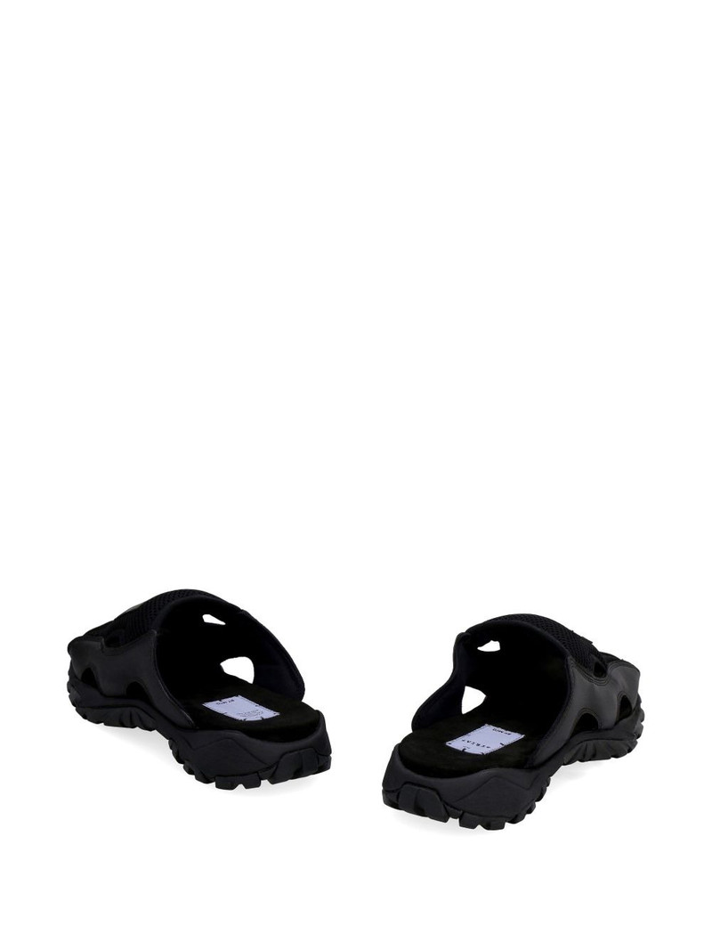 SLIPPERS 3