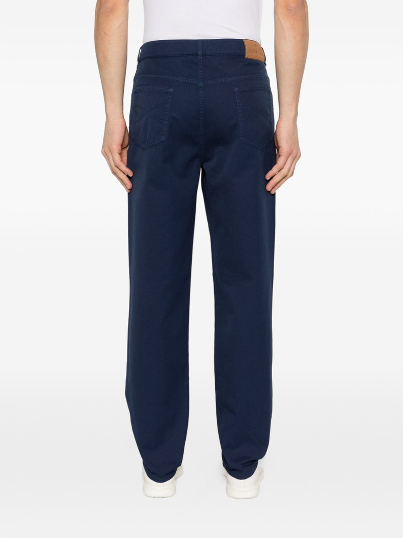 logo jeans 4