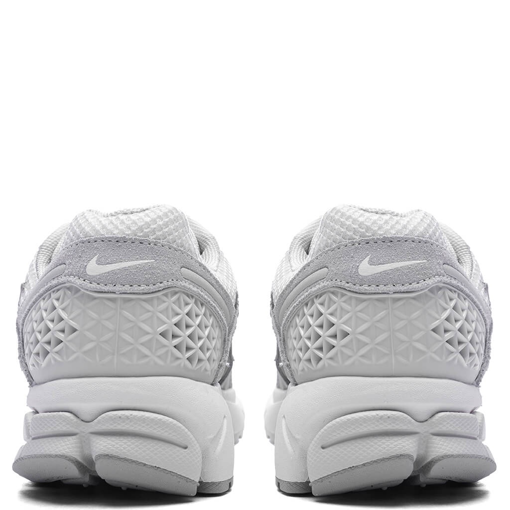 WOMEN'S ZOOM VOMERO 5 - PURE PLATINUM/SUMMIT WHITE/PLATINUM TINT - 4