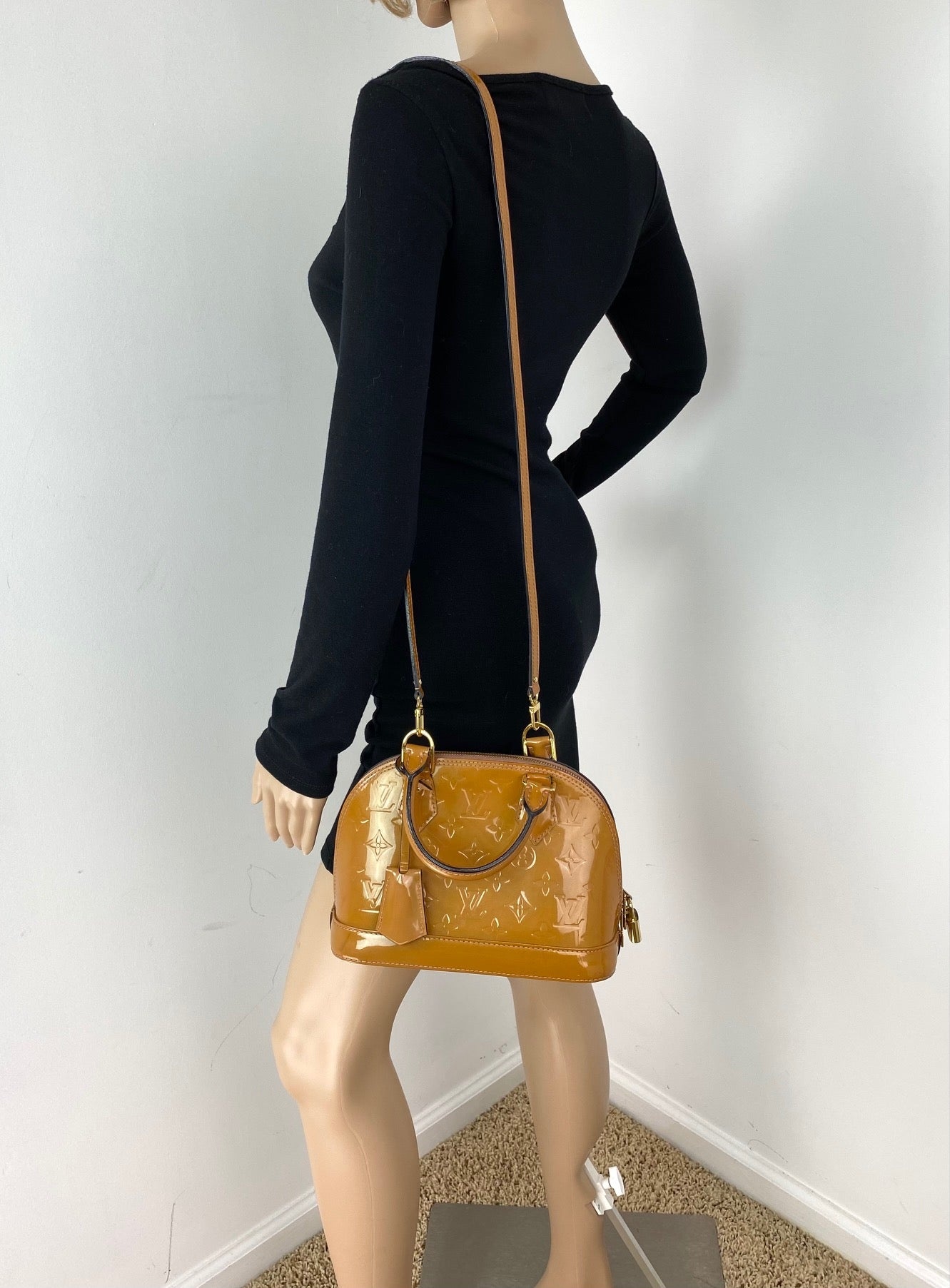 LOUIS VUITTON Monogram Vernis Alma BB Rose Velours M91585 Hand Shoulder Bag Pre owned - 9