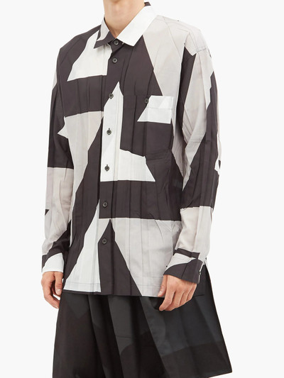 ISSEY MIYAKE Pleated geometric-print twill shirt outlook