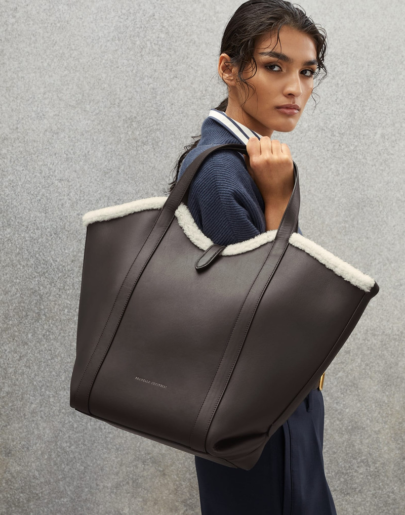 Matte calfskin shopper bag with merino shearling trims and monili 4