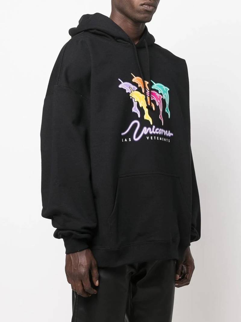 graphic-print hoodie 4