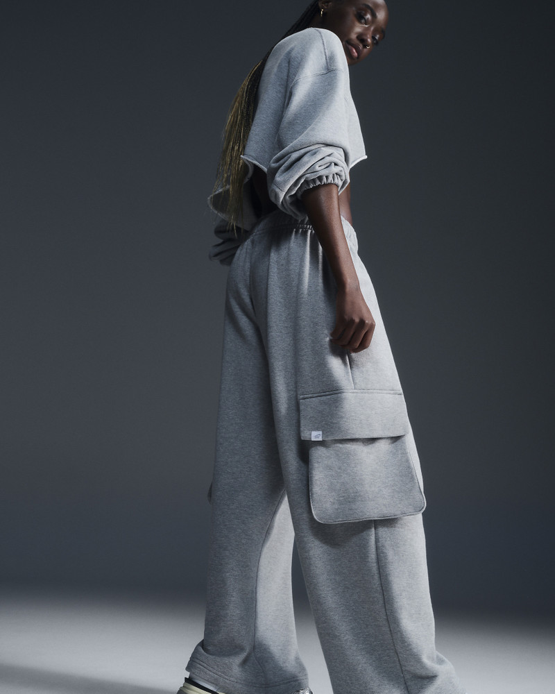 Nike Nike Sportswear Women's Low-Rise Oversized French Terry Open-Hem Pants outlook