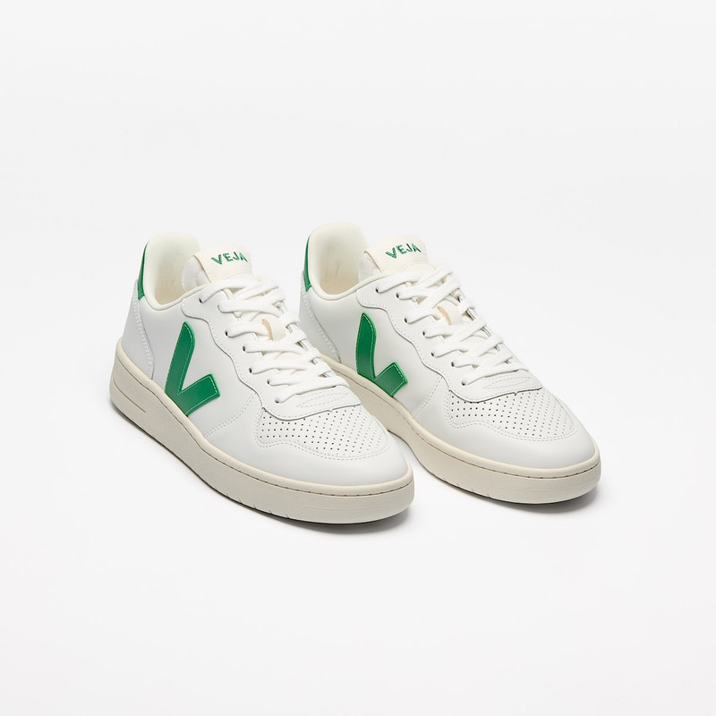 VEJA V-10 LEATHER WHITE EMERAUDE outlook