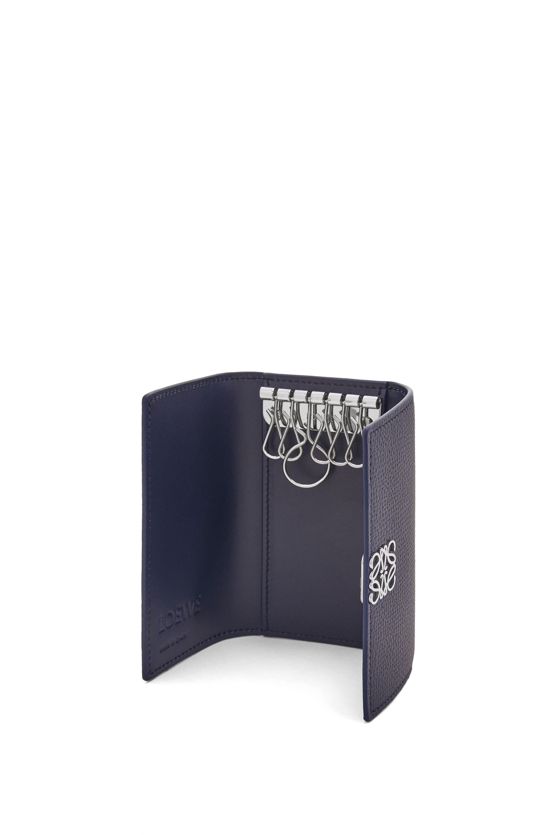 Anagram key case in pebble grain calfskin - 3