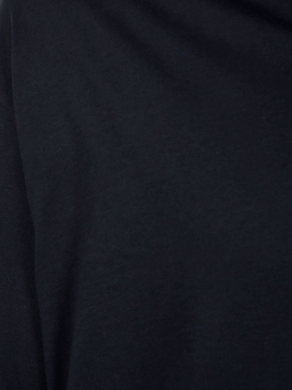 V-neck T-shirt - 3