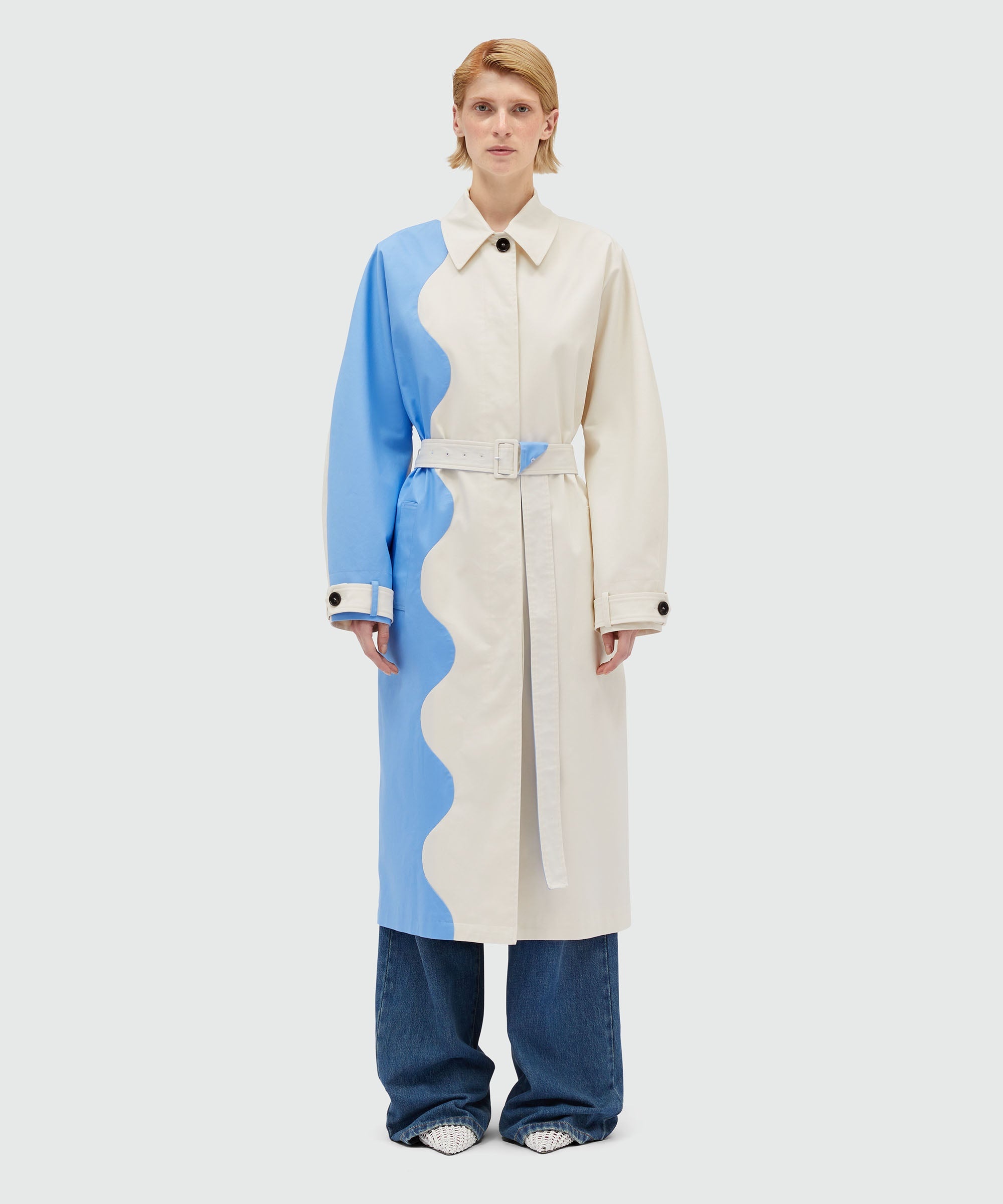 Gabardine trench coat with "Waves" motif - 2