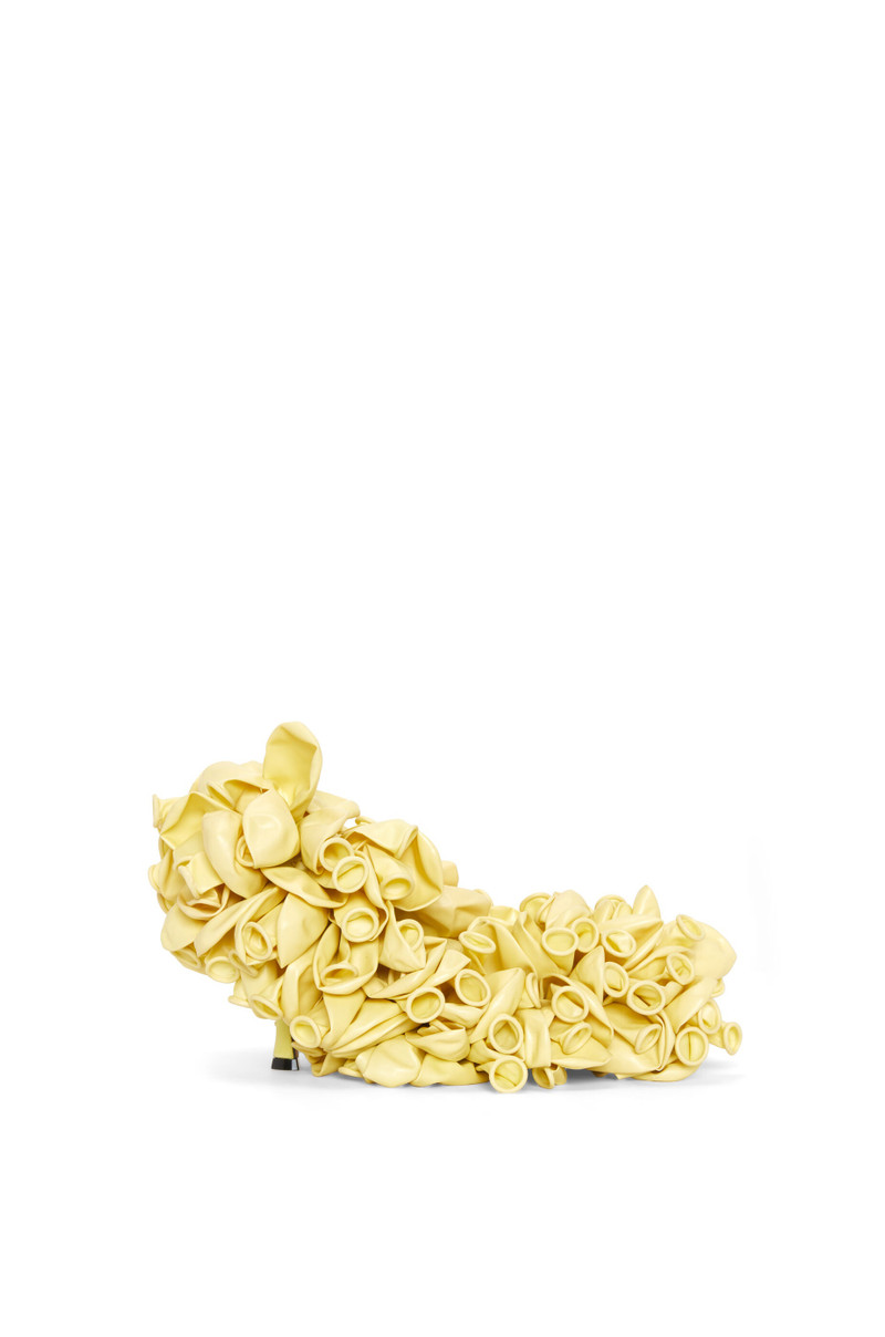 Comic balloon pump in satin 1