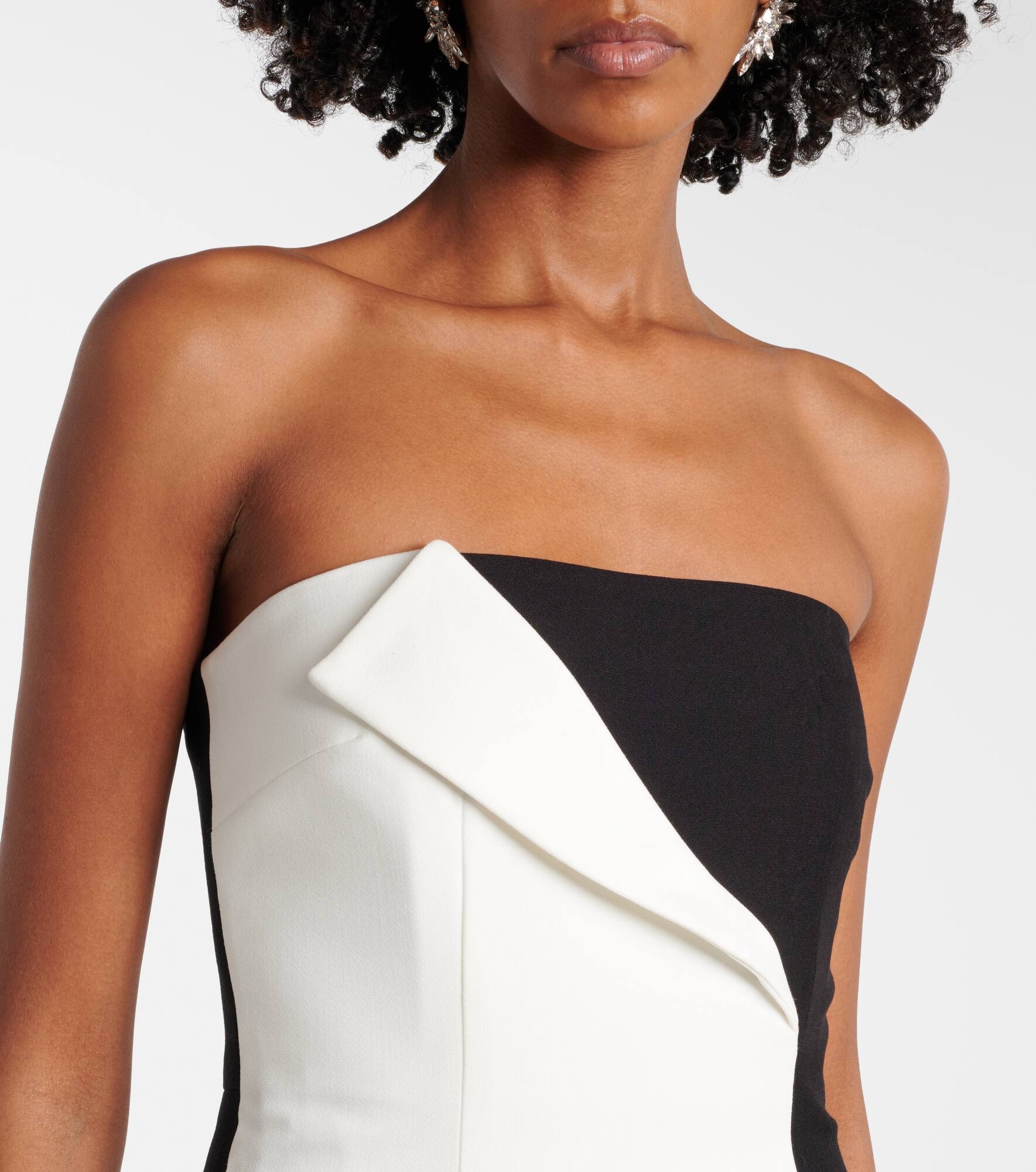 Strapless crêpe gown - 4