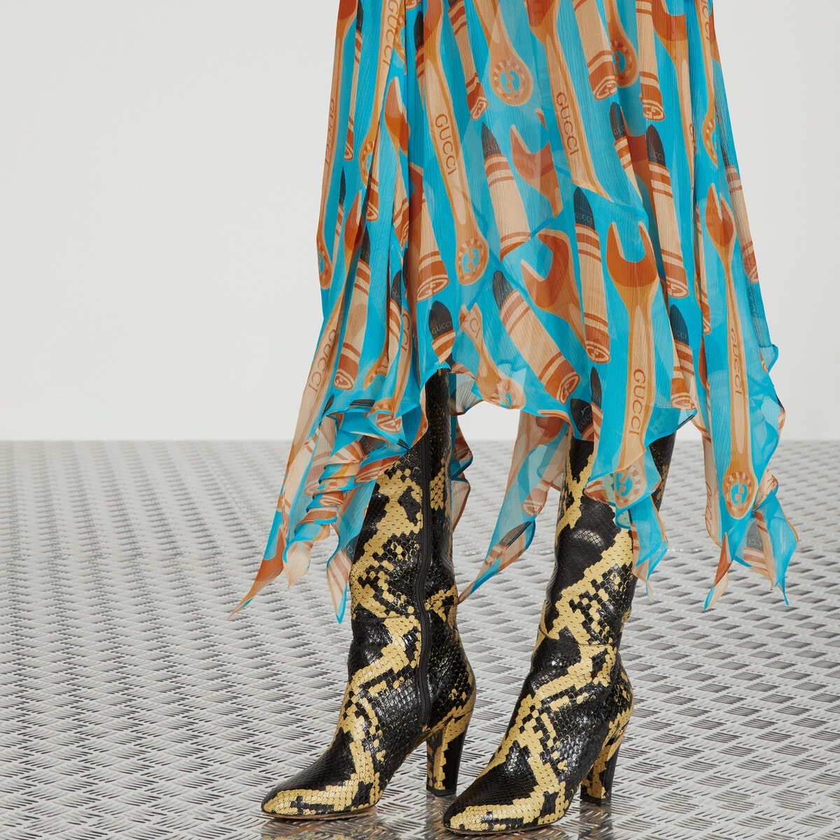 Lipstick and tool print silk skirt - 4